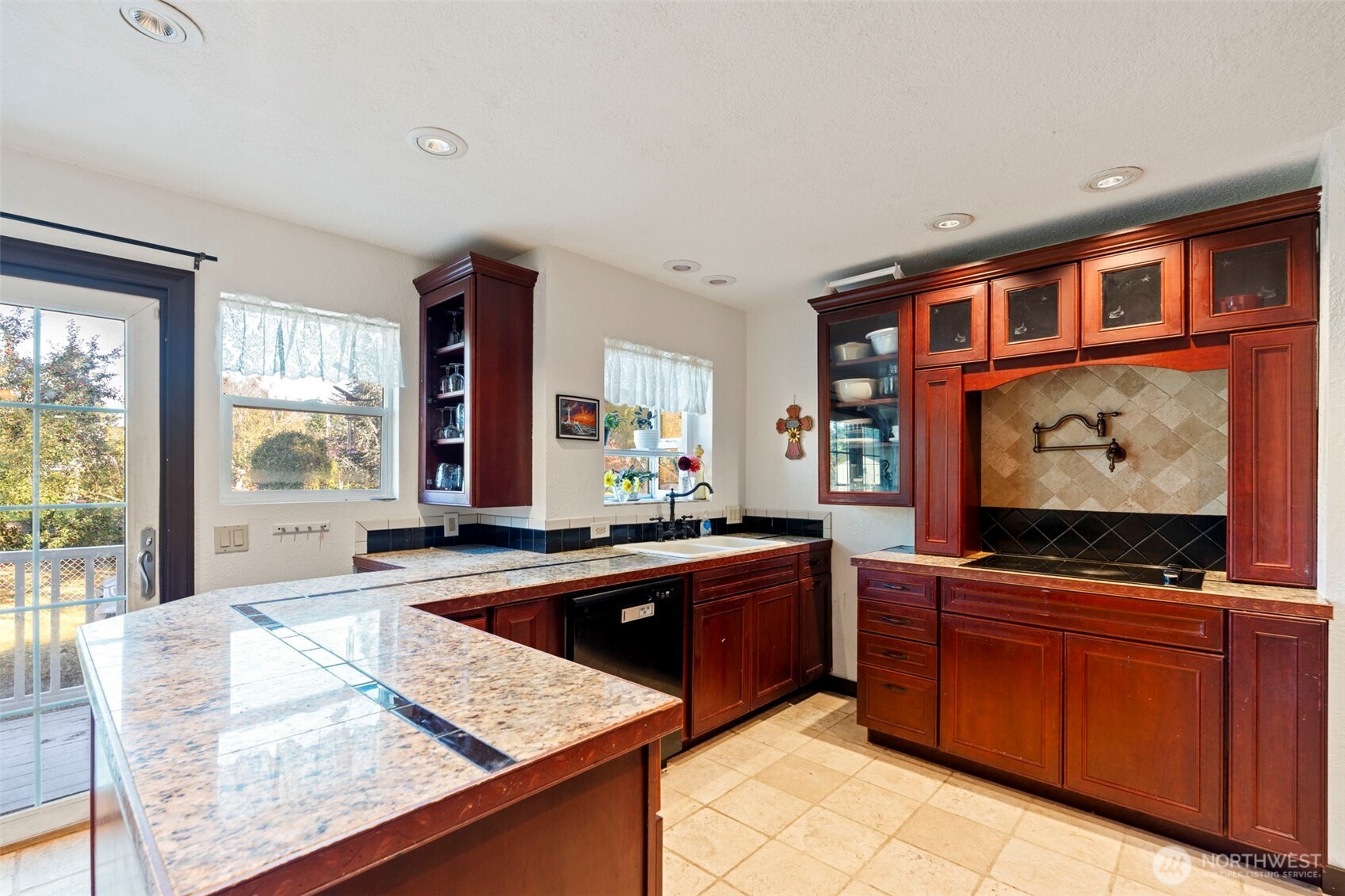 1251 S Yew Street Property Photo 12