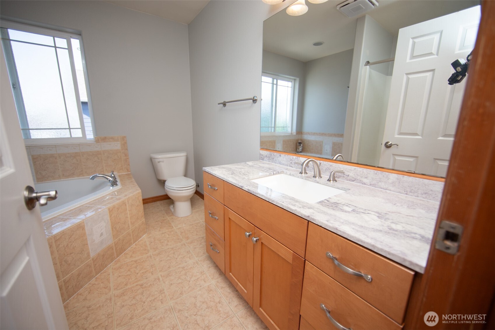 6204 Pacific Heights Drive Property Photo 15