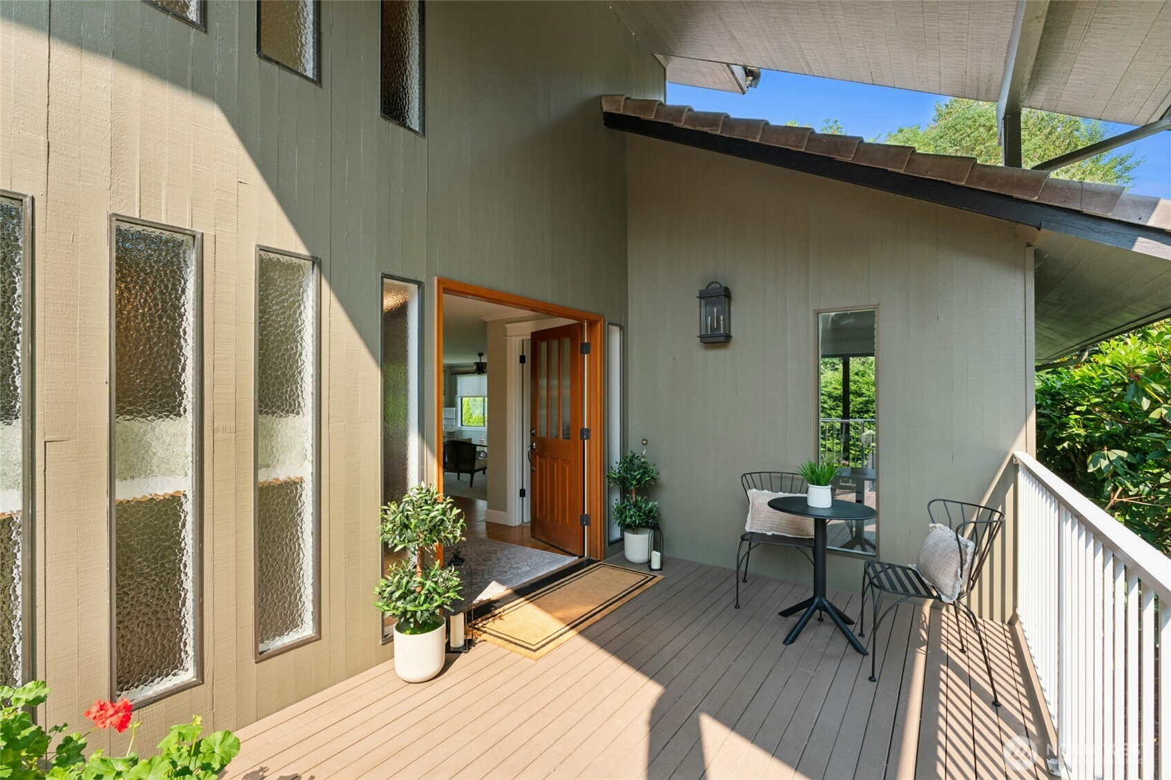 12530 Holmes Point Drive Property Photo 3