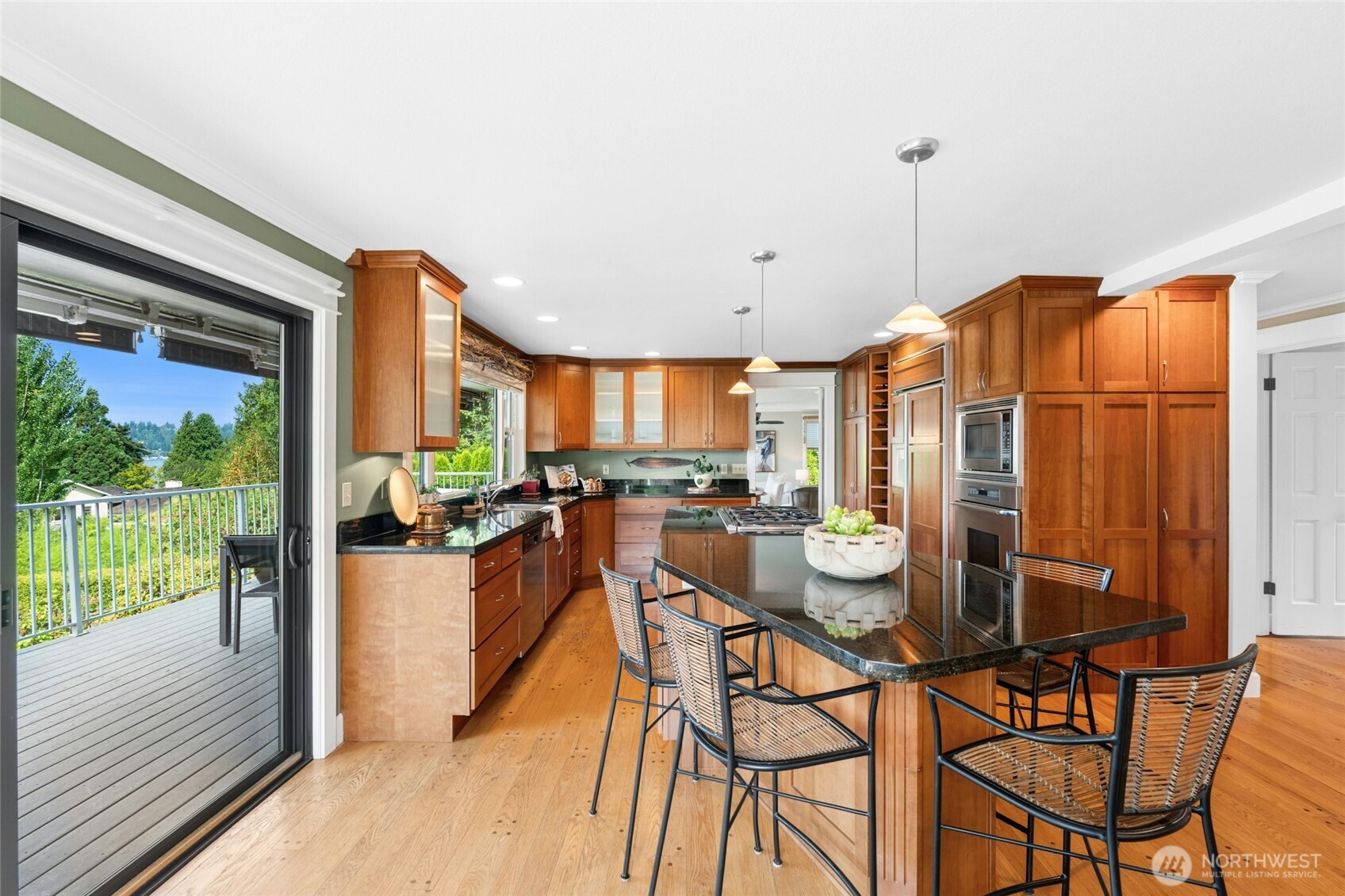 12530 Holmes Point Drive Property Photo 9