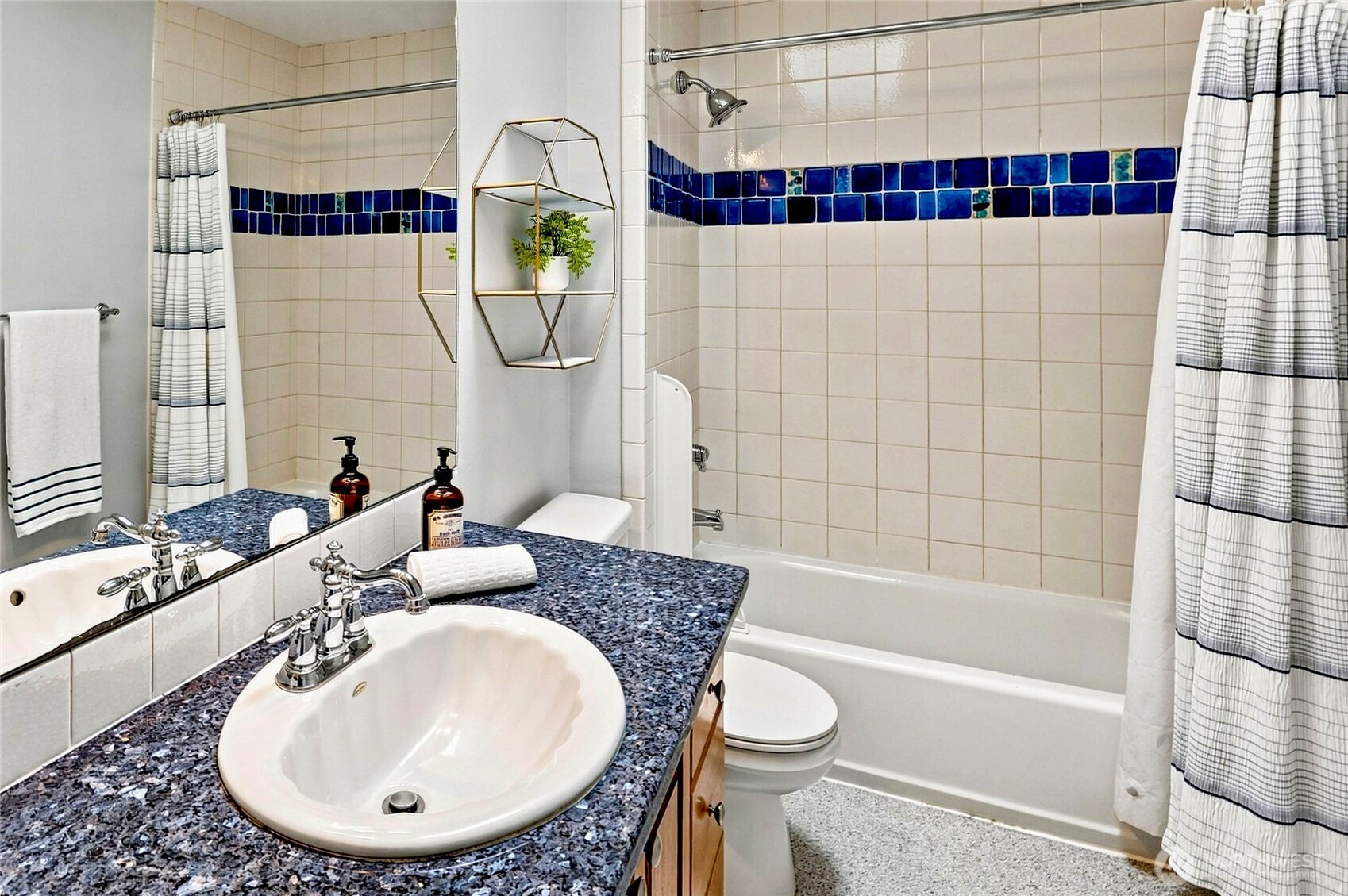 22394 Nordkyn Lane Property Photo 32