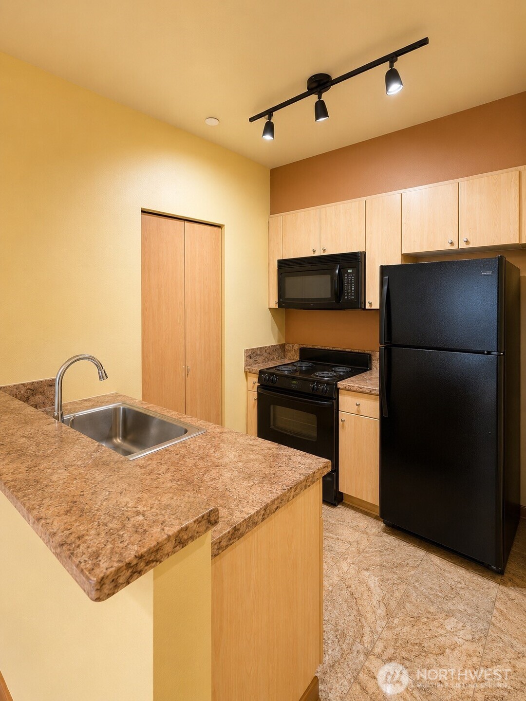 668 S Lane Street 406 Property Photo 8