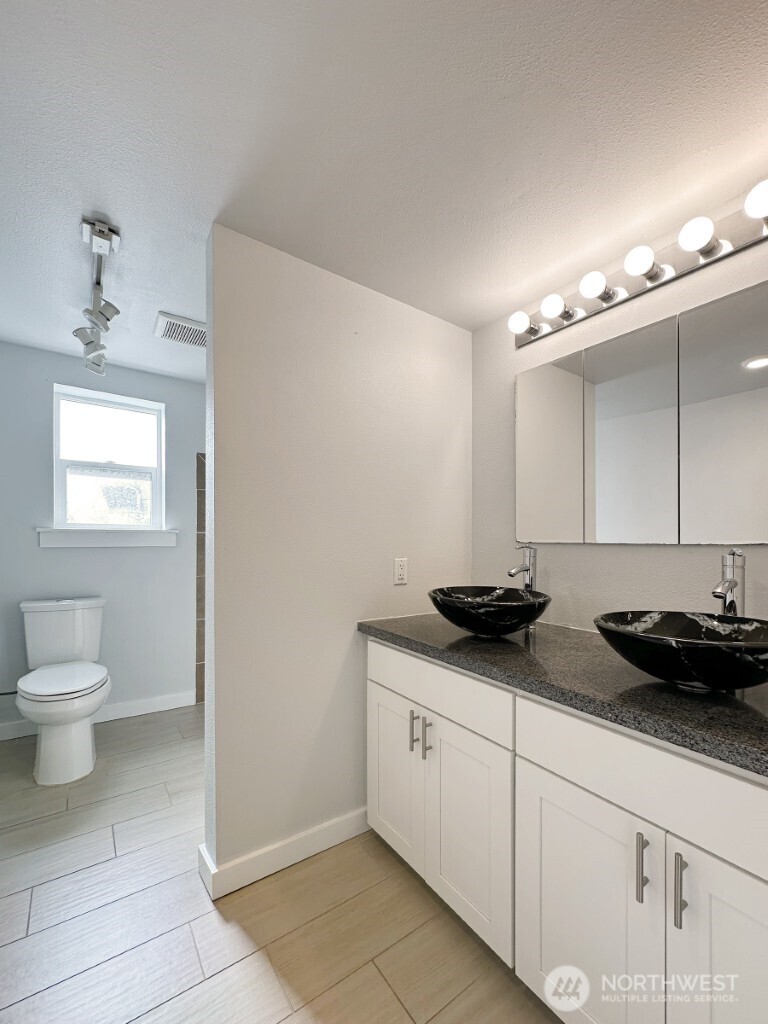 300 Nw 47th Street Adu Property Photo 10