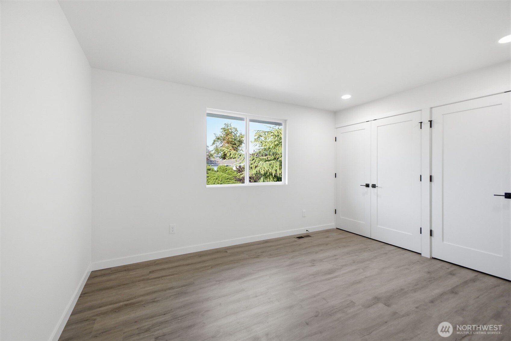 5614 Norpoint Property Photo 31