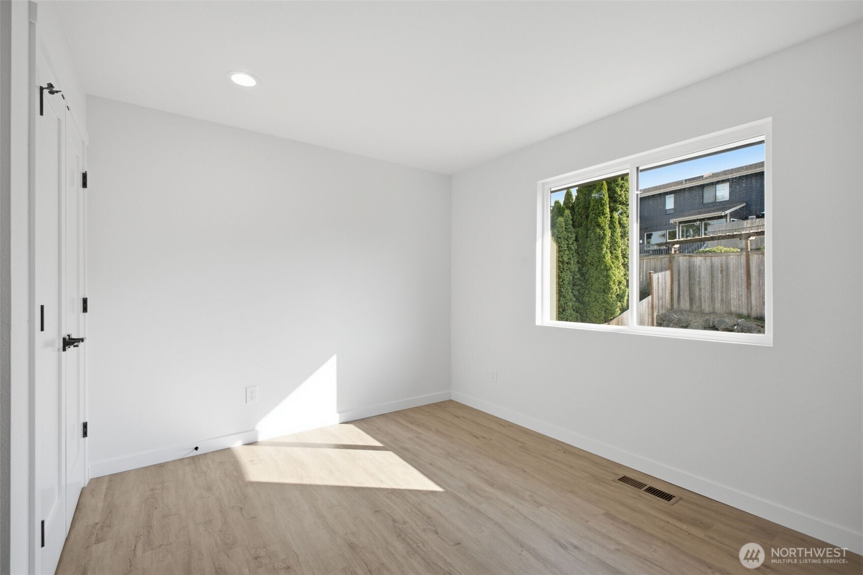 5614 Norpoint Property Photo 33