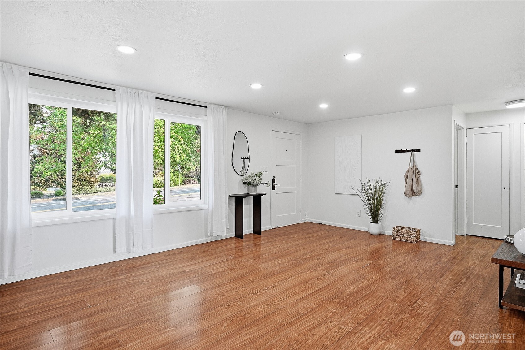 17211 5th Avenue Property Photo 4