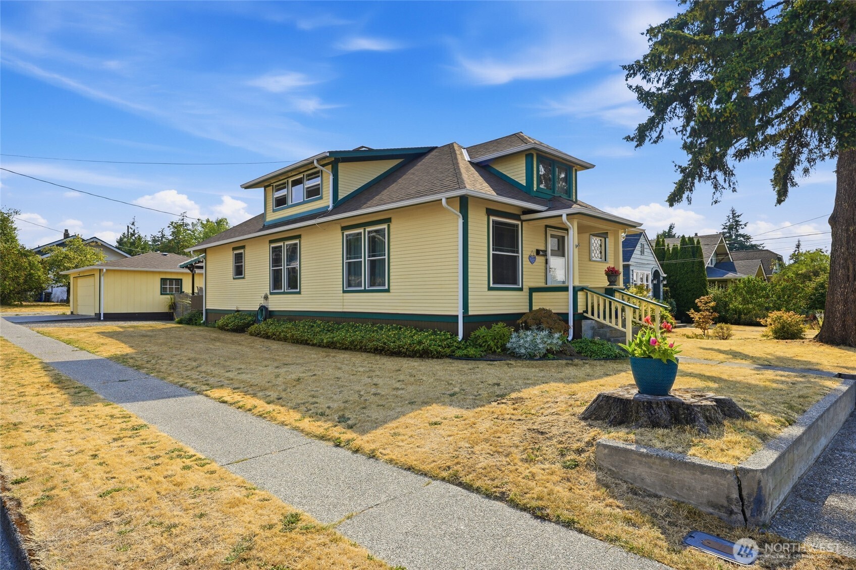 218 Evergreen Street Property Photo 2