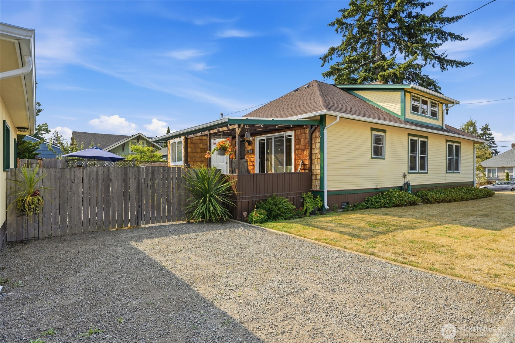 218 Evergreen Street Property Photo 5