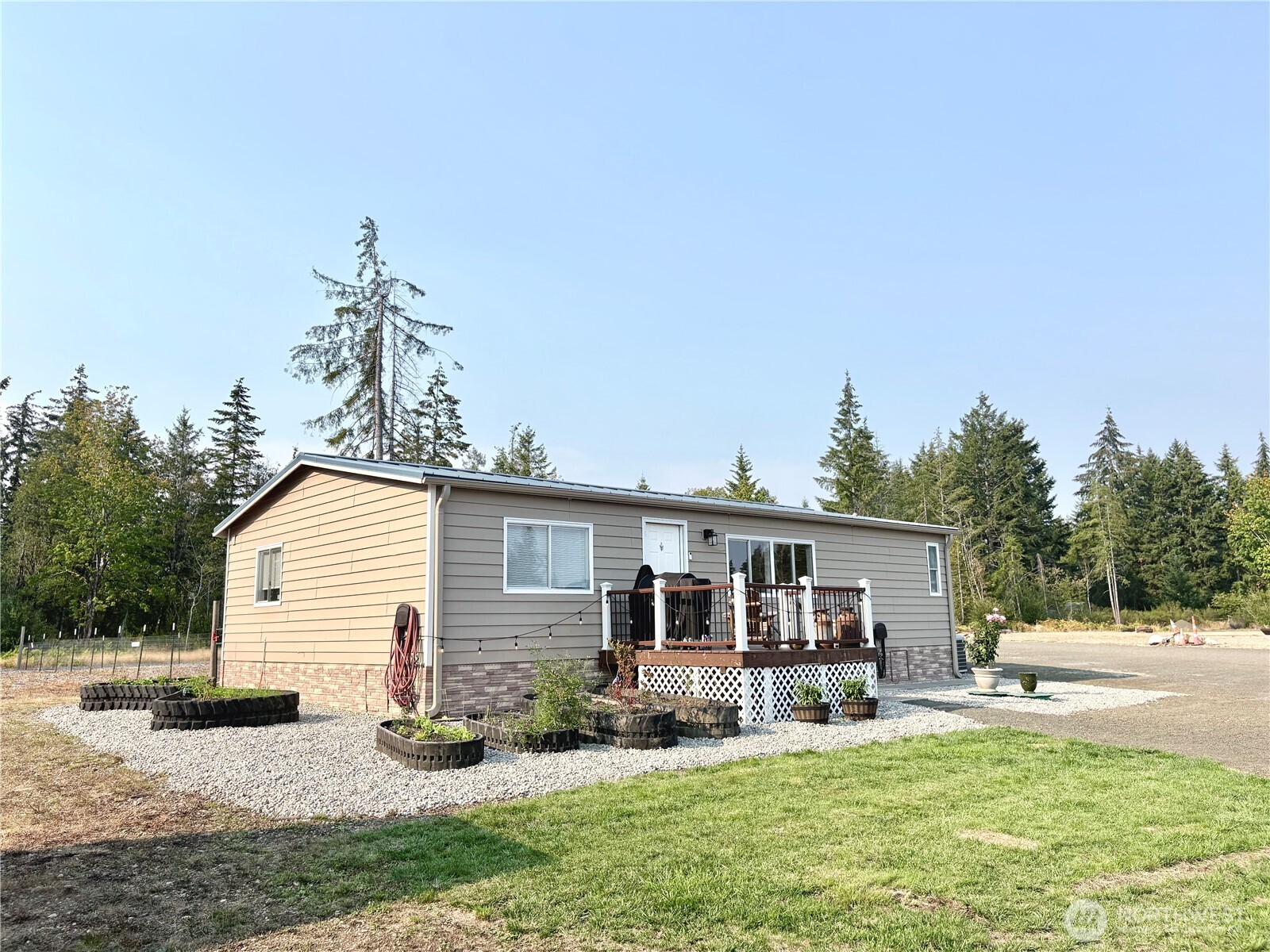 320 E Lonesome Creek Road Property Photo 1