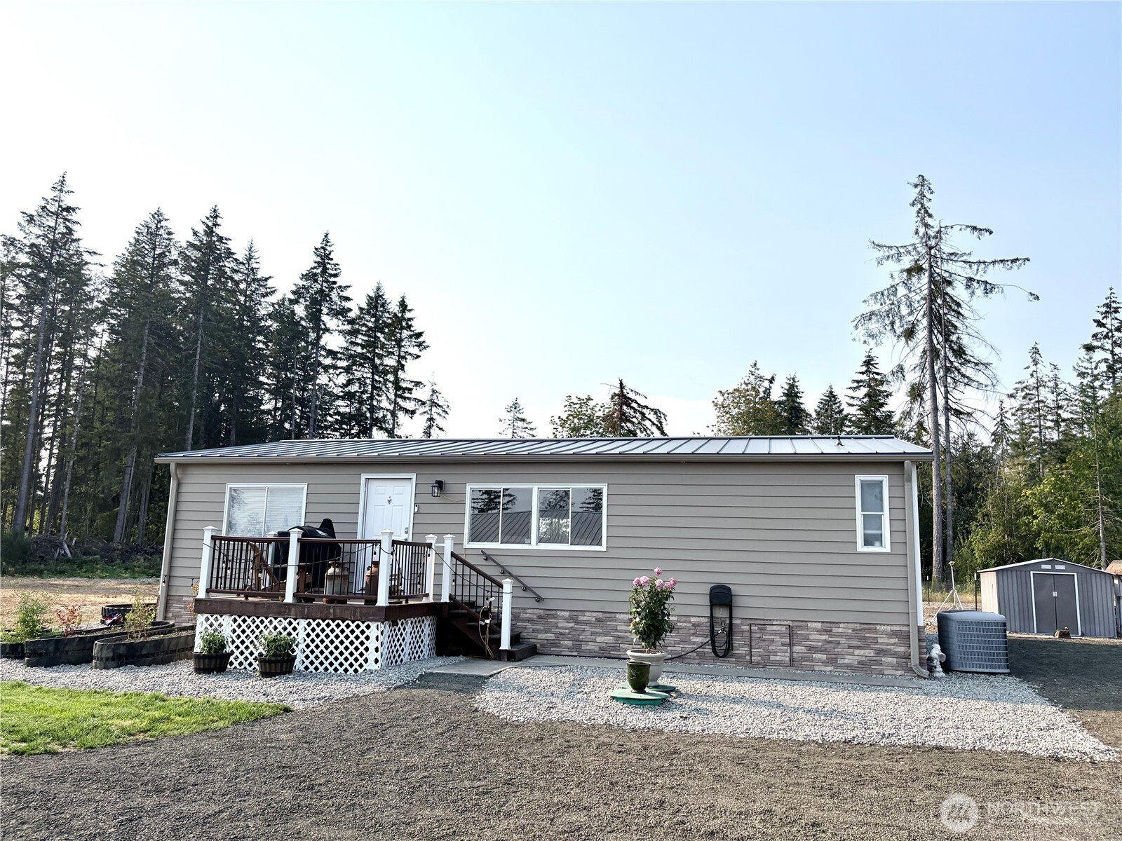 320 E Lonesome Creek Road Property Photo 2