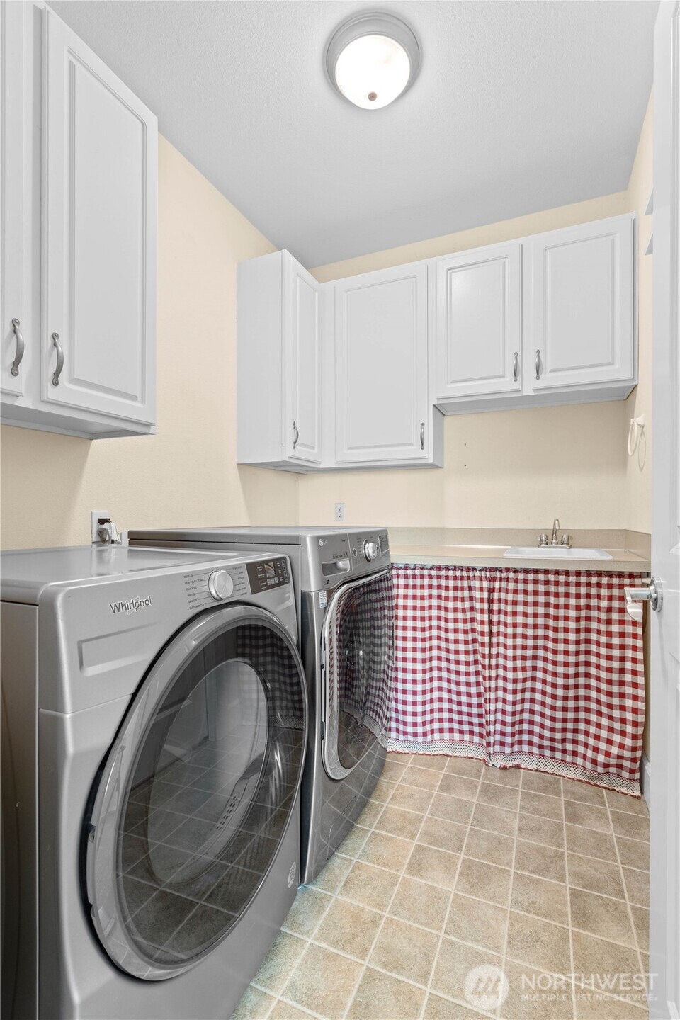 2010 26th Place Property Photo 17