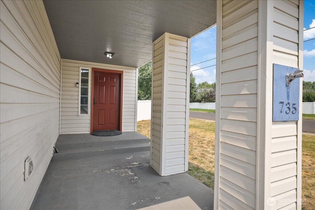 735 E Tara Lee Avenue Property Photo 5