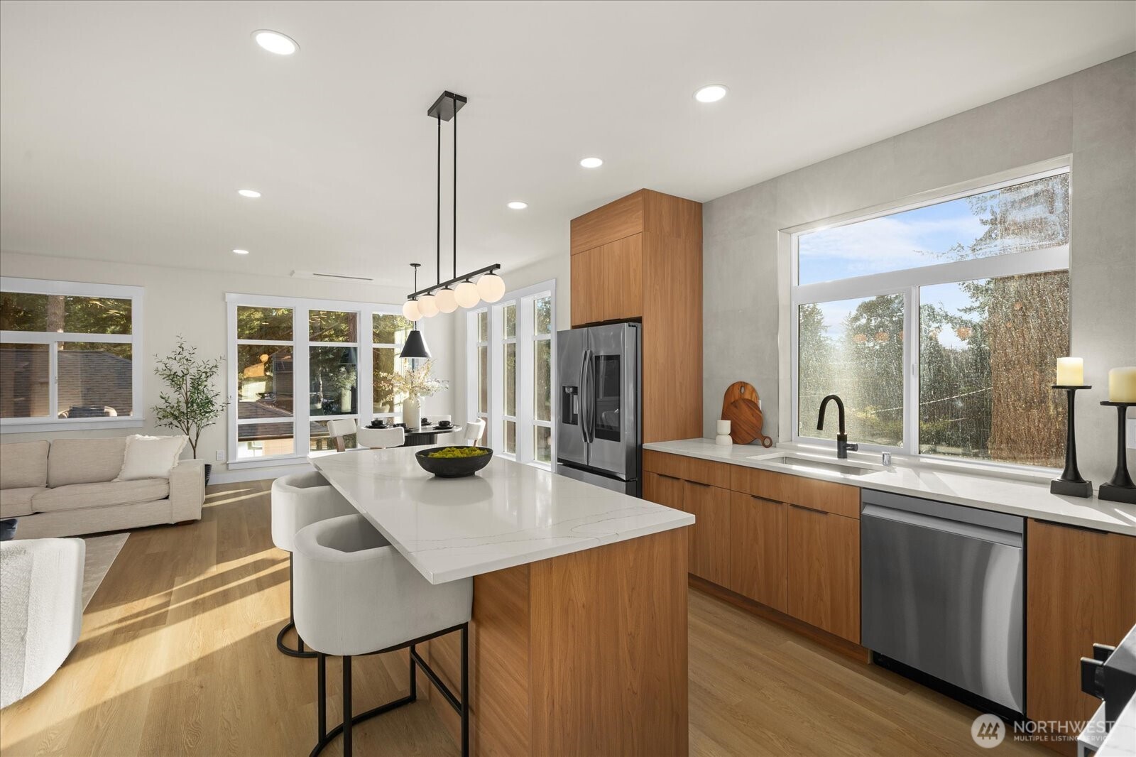 14308 Roslyn Place Property Photo 8