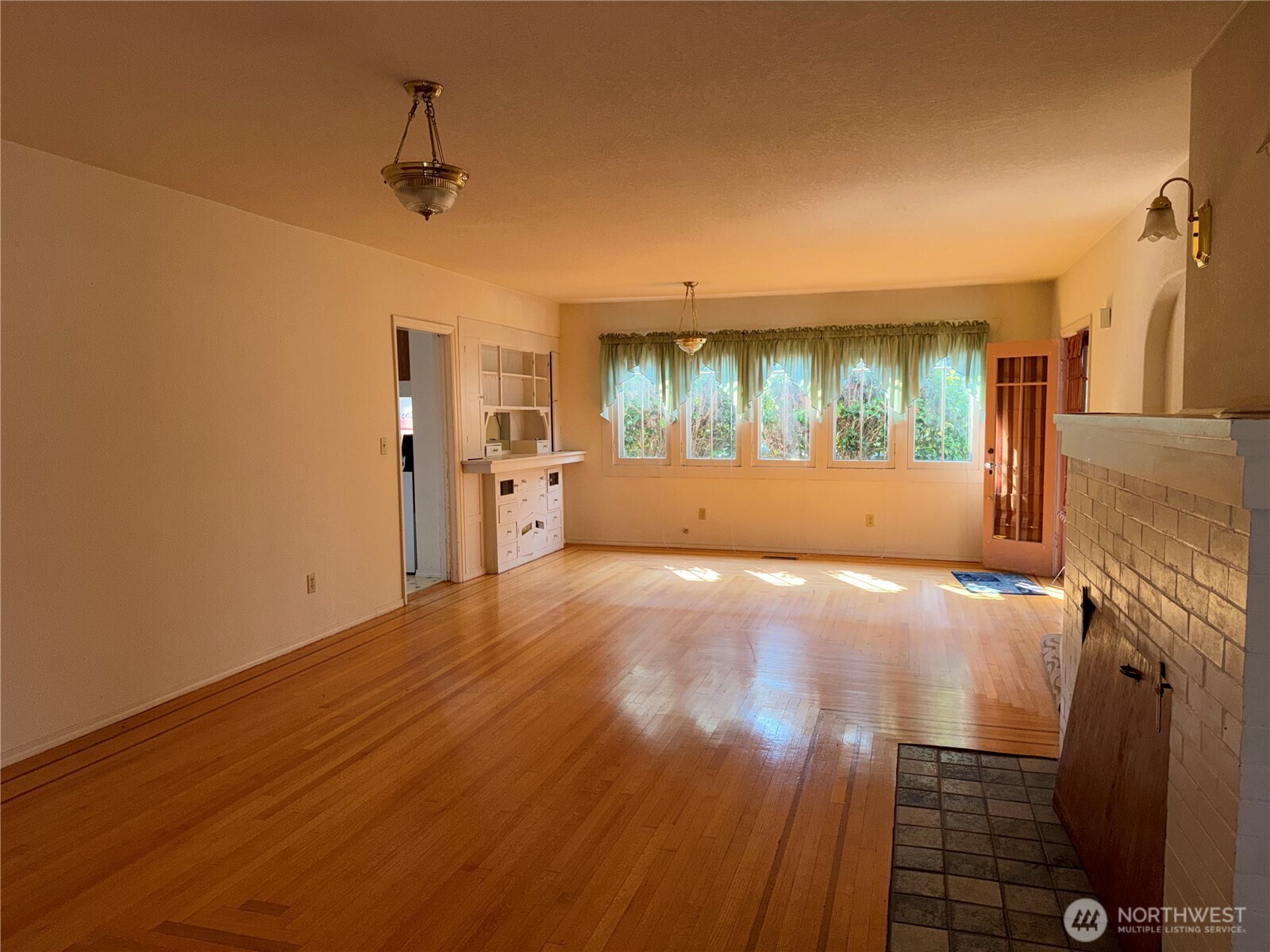 1814 Douglas Street Property Photo 9