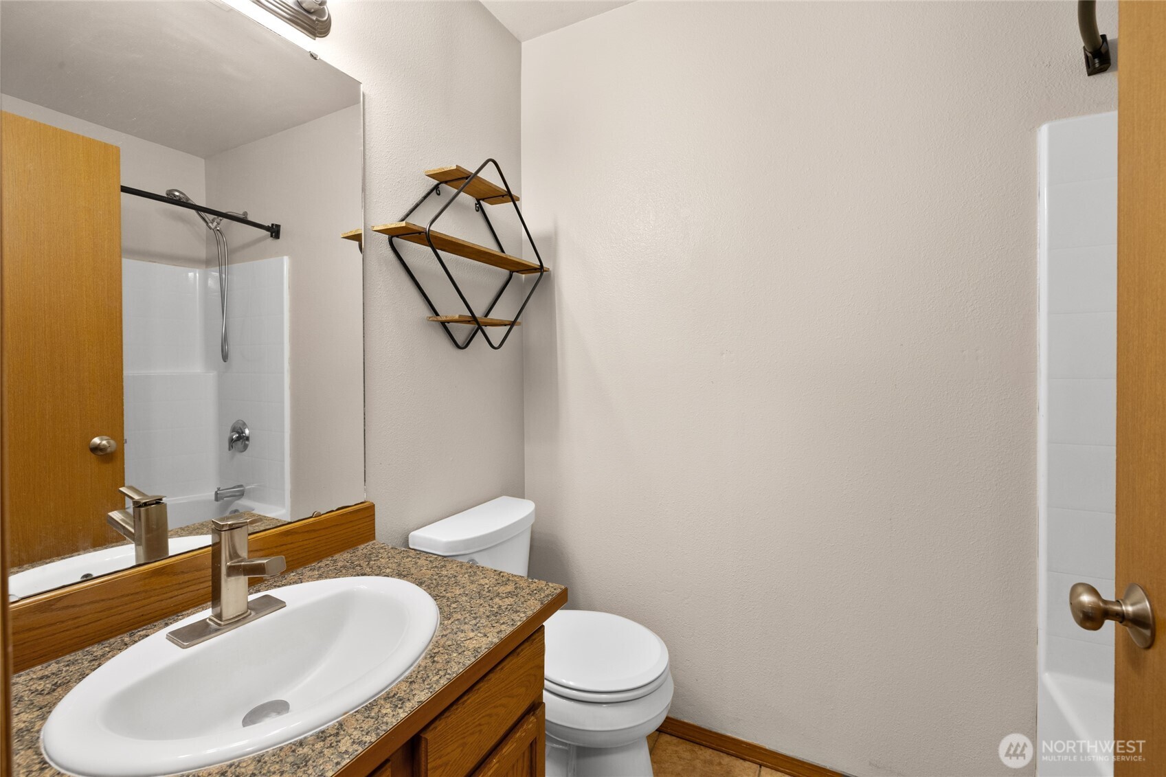 404 E 28th Avenue Property Photo 16