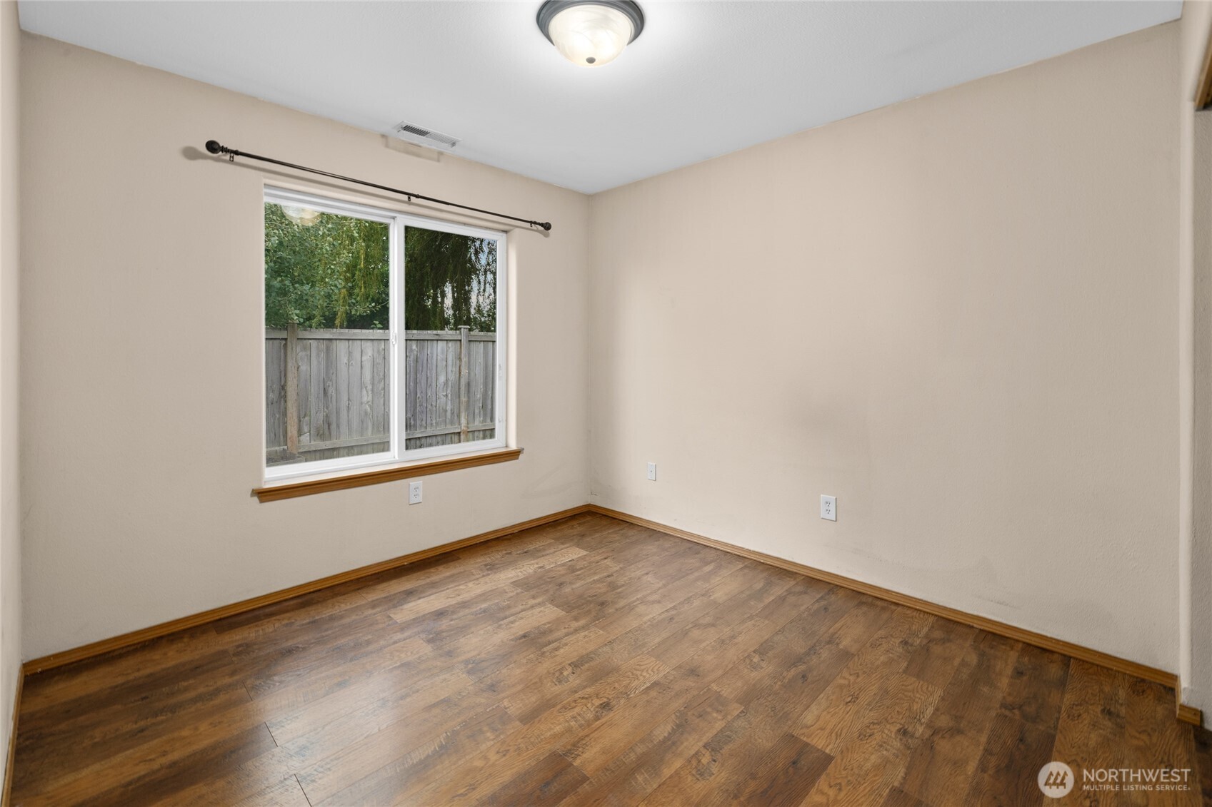 404 E 28th Avenue Property Photo 17