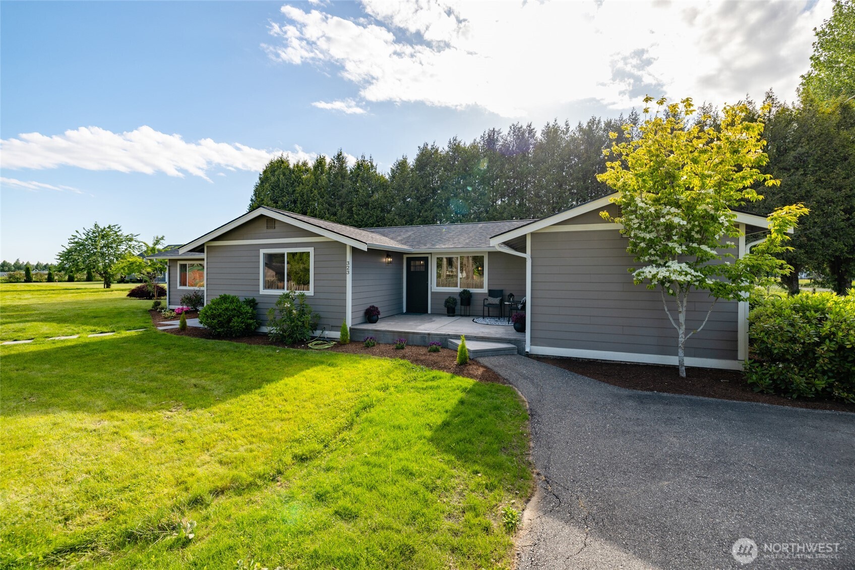 323 W King Tut Road Property Photo 2