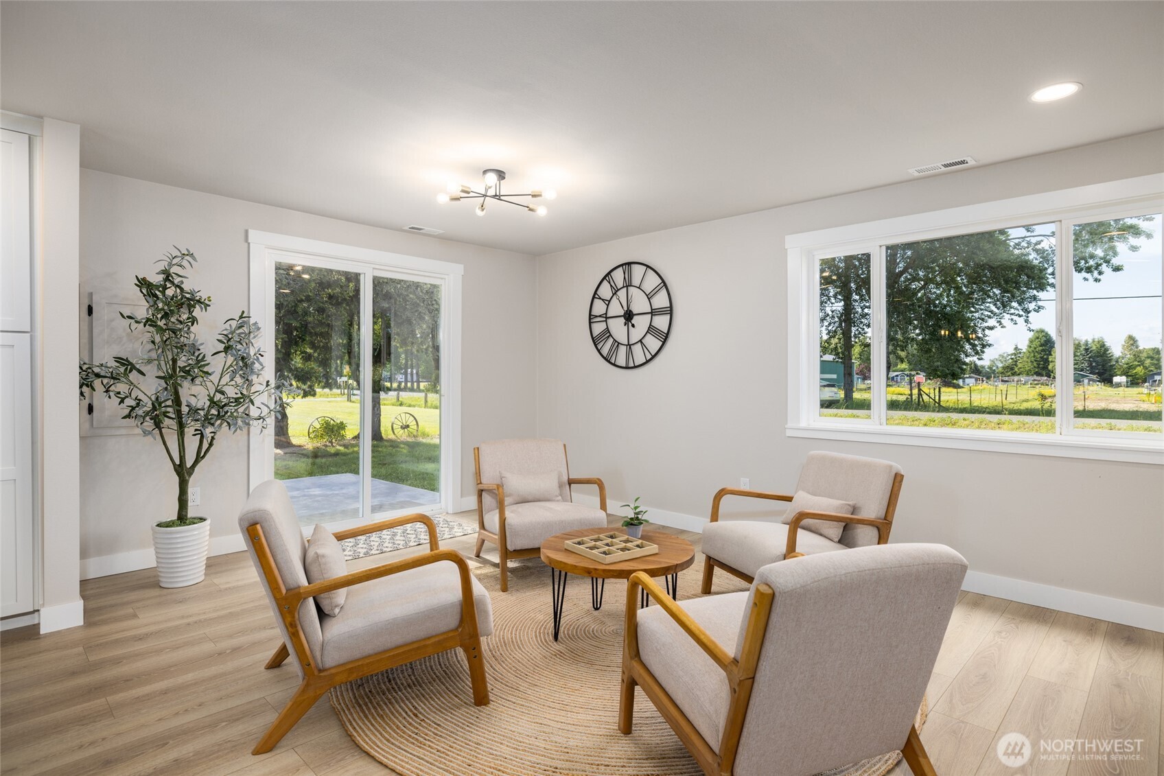 323 W King Tut Road Property Photo 10