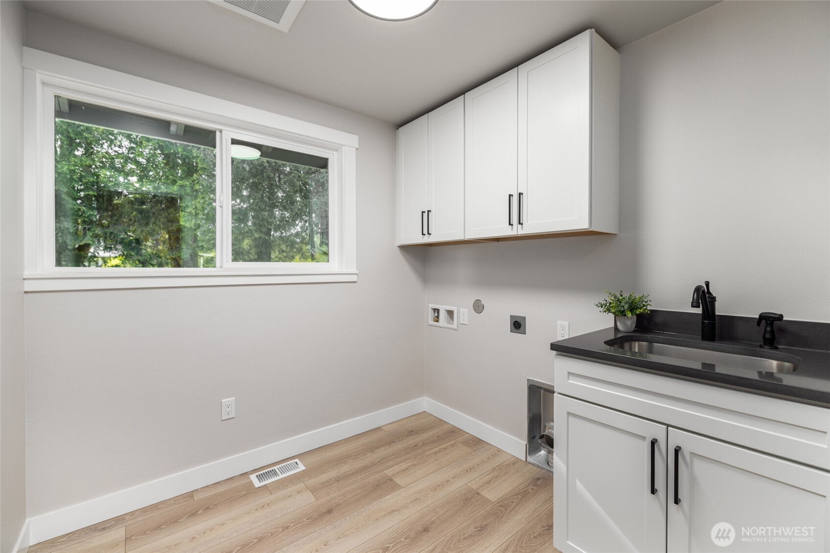 323 W King Tut Road Property Photo 25