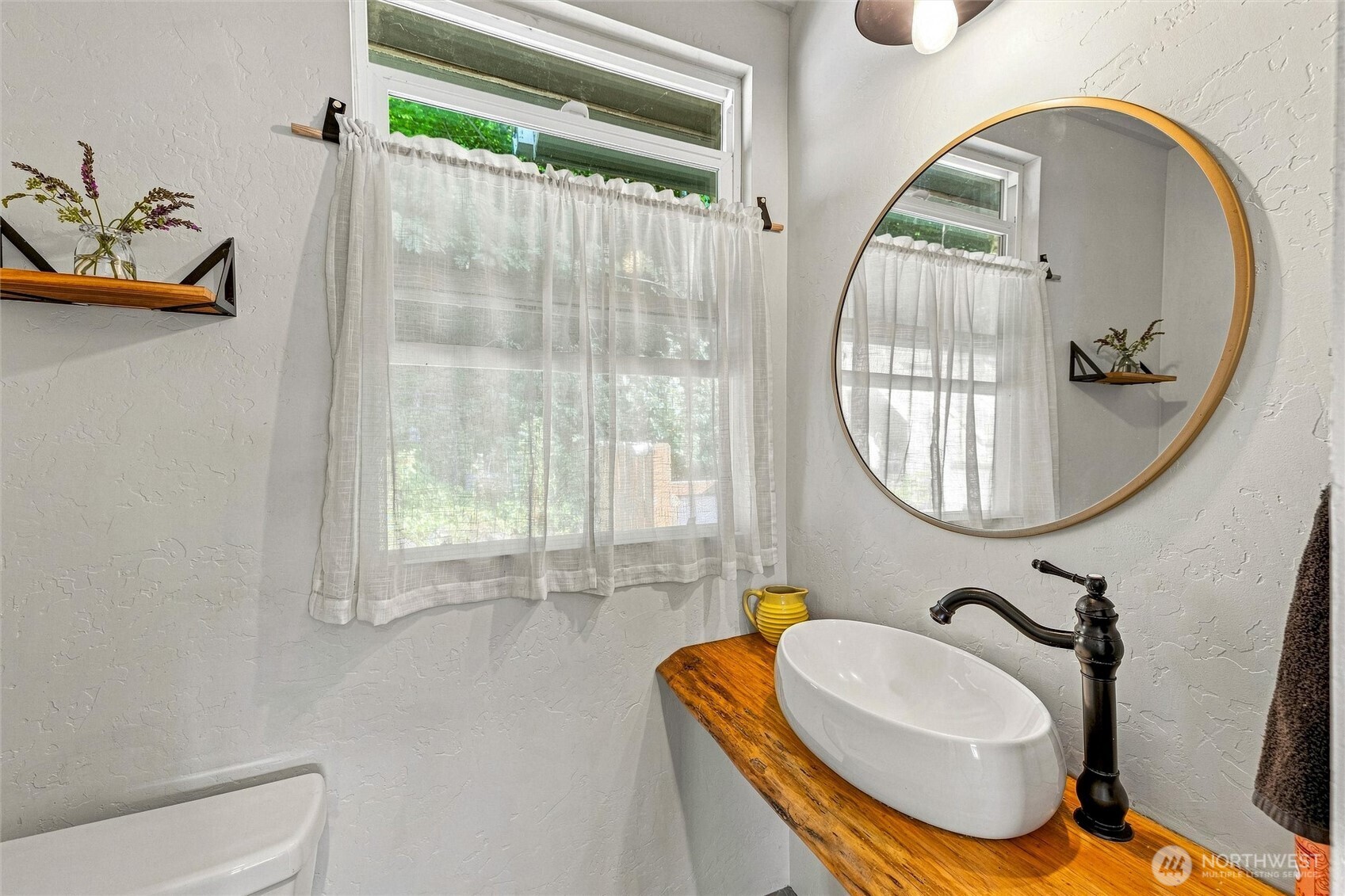 7223 Nims Place Property Photo 6