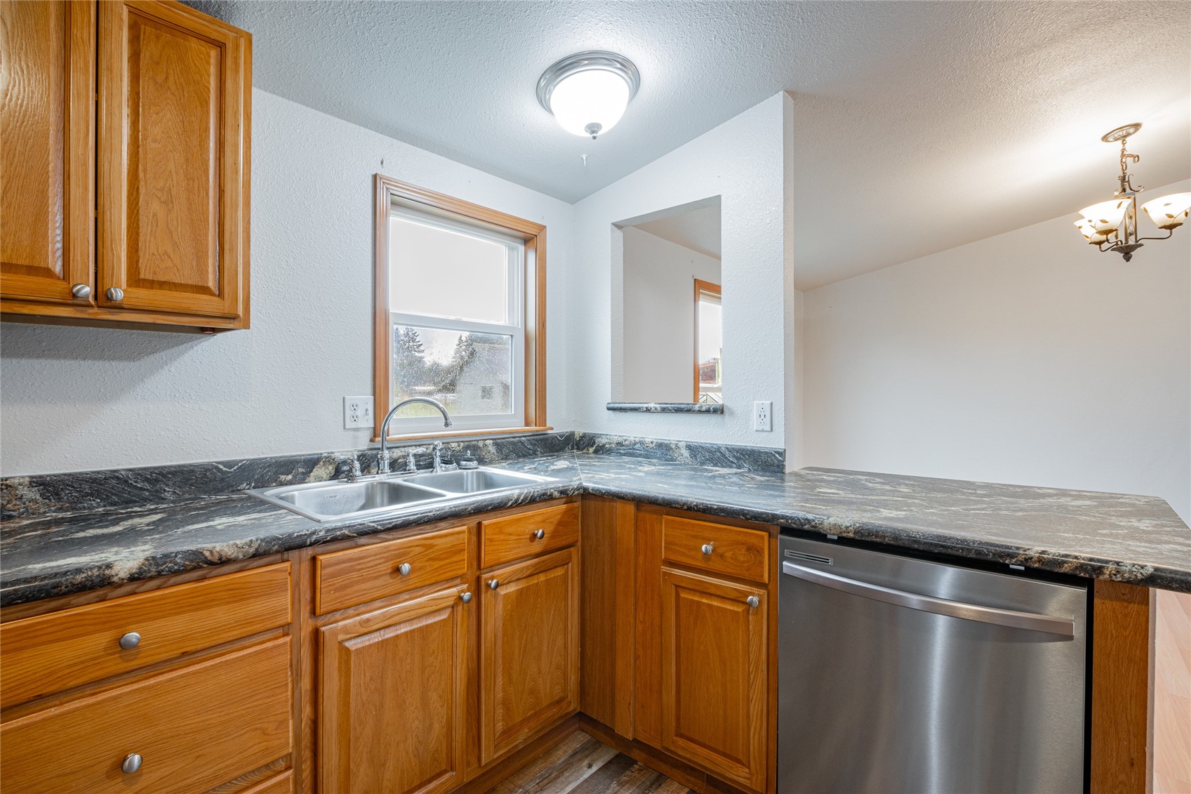 18231 Doris Lane Property Photo 5