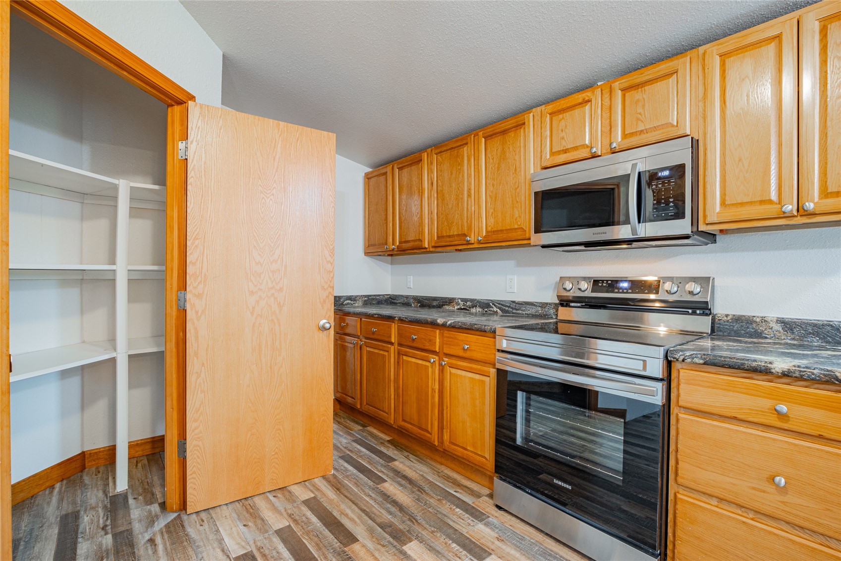 18231 Doris Lane Property Photo 6