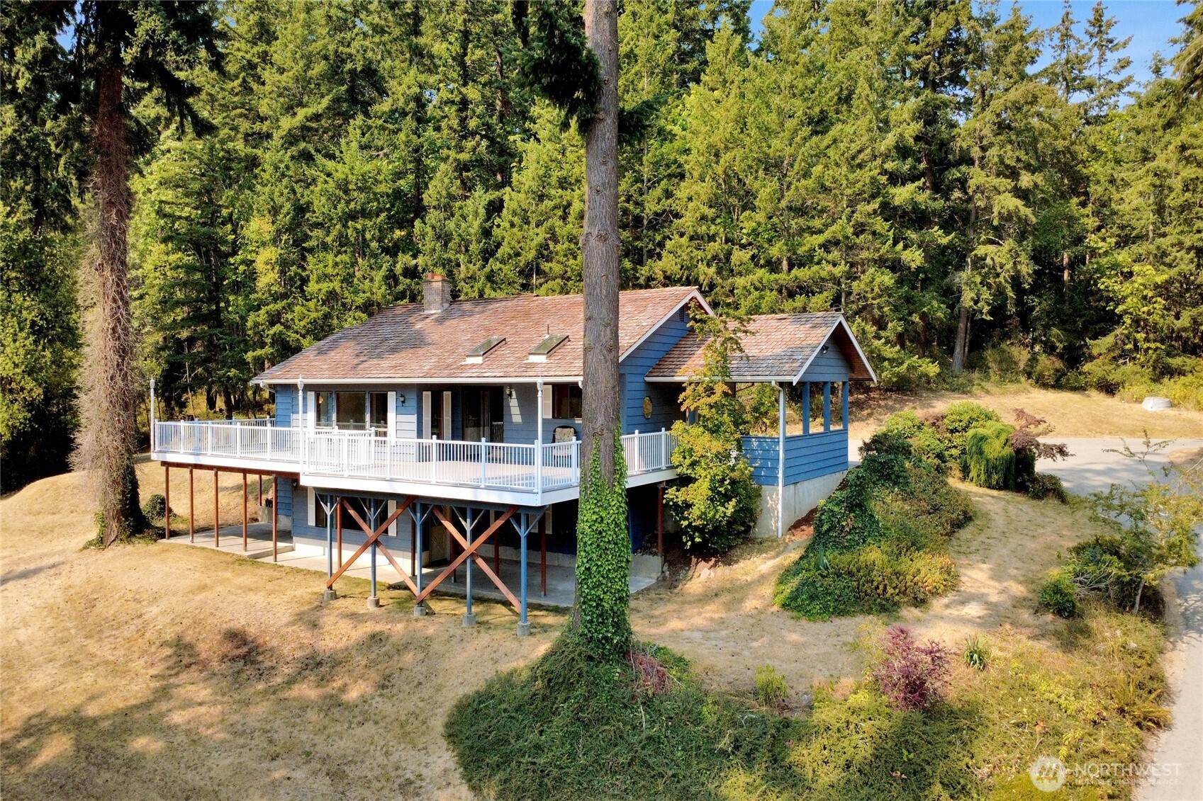 685 N Chuckanut Drive Property Photo 6
