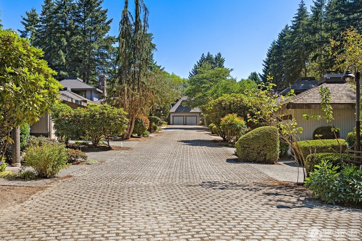 4605 170th Place Property Photo 2