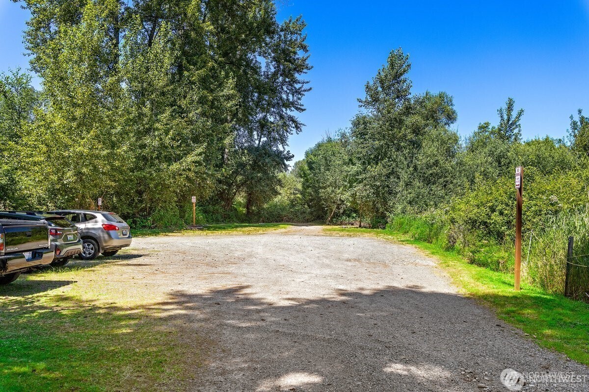4605 170th Place Property Photo 3
