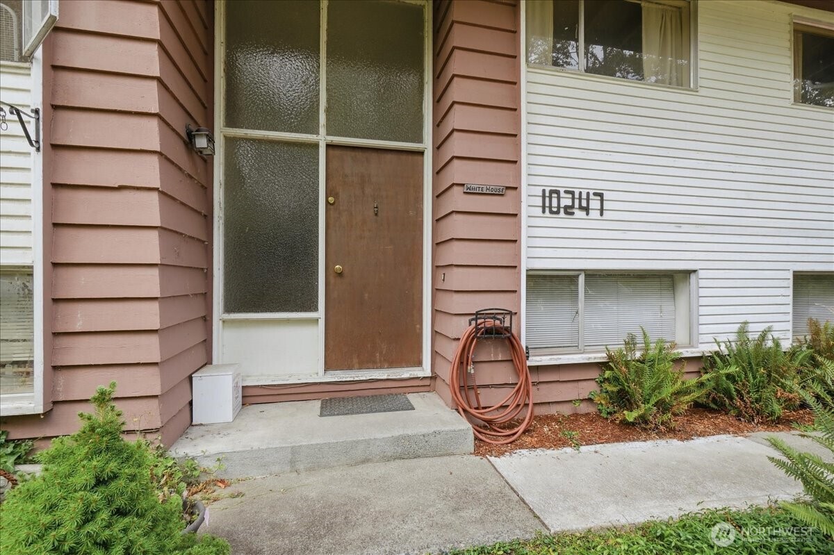10247 10th Avenue Property Photo 2