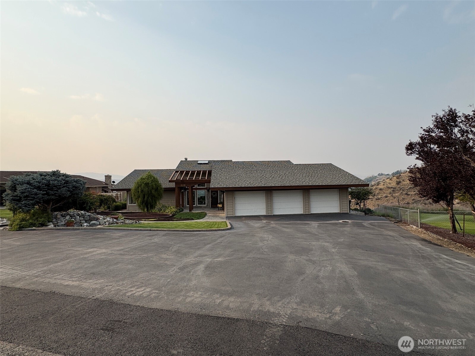 522 Hillcrest Circle Drive Property Photo 2