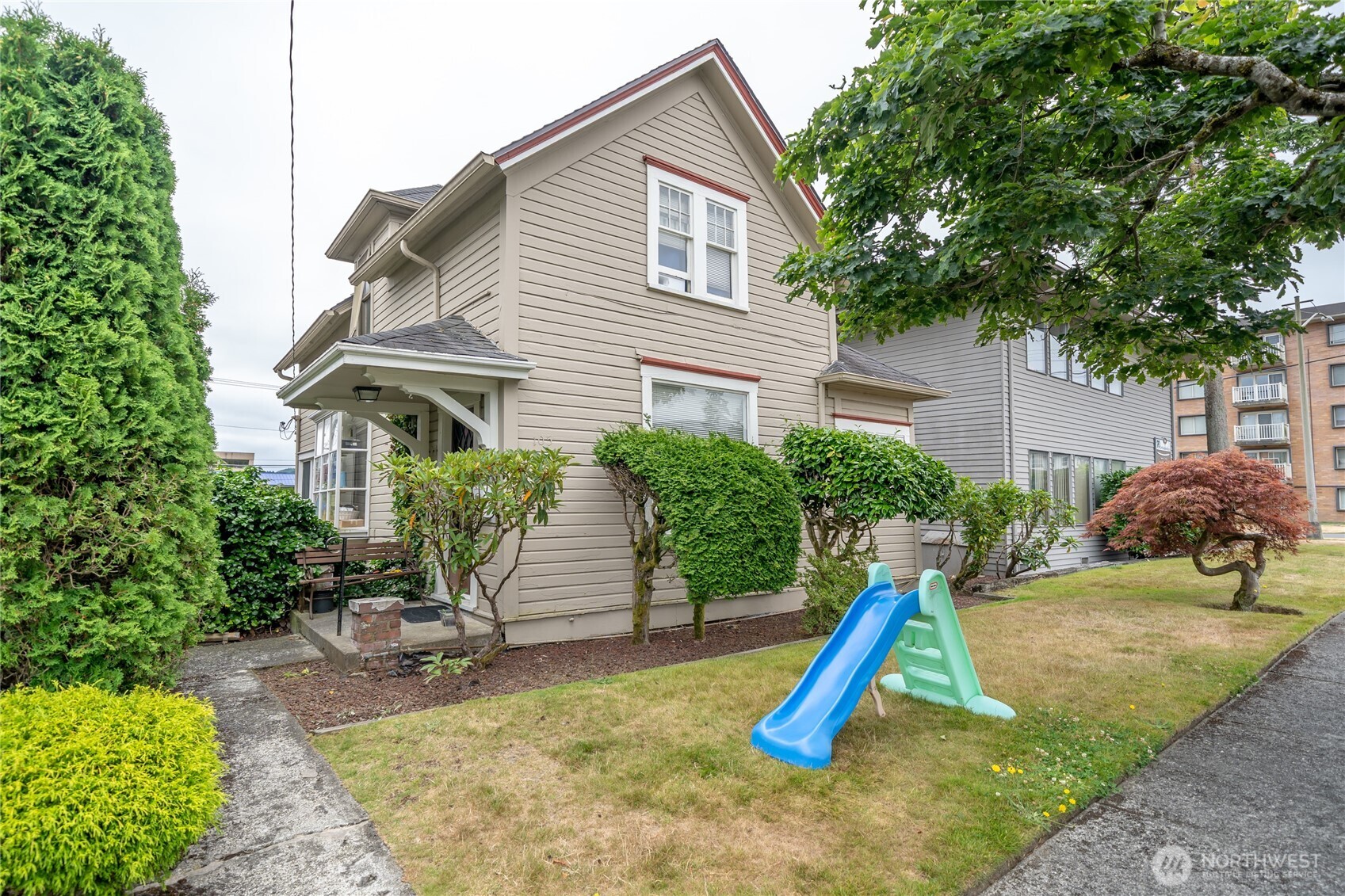 105 E 2nd Street