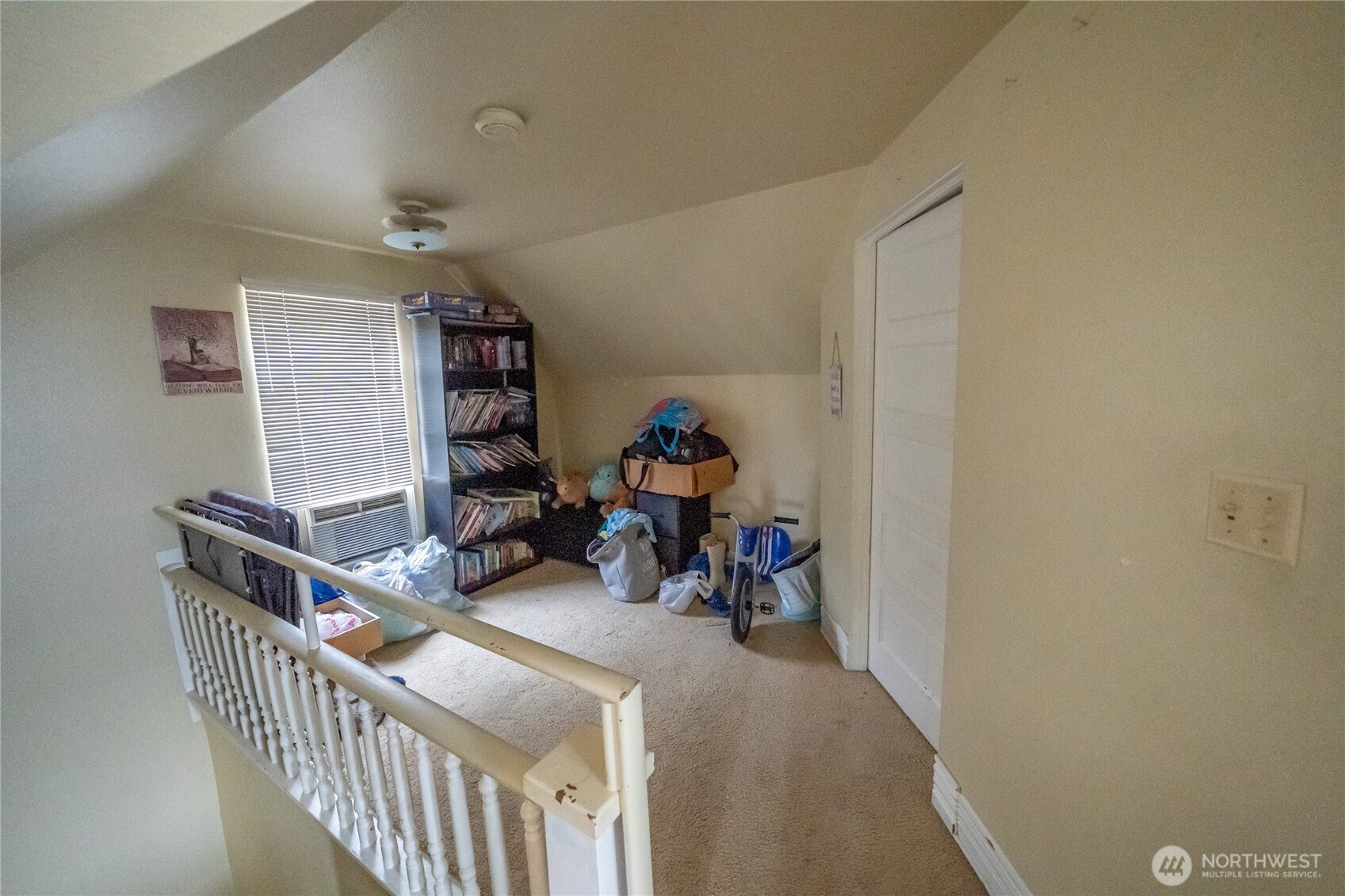 105 E 2nd Street Property Photo 8