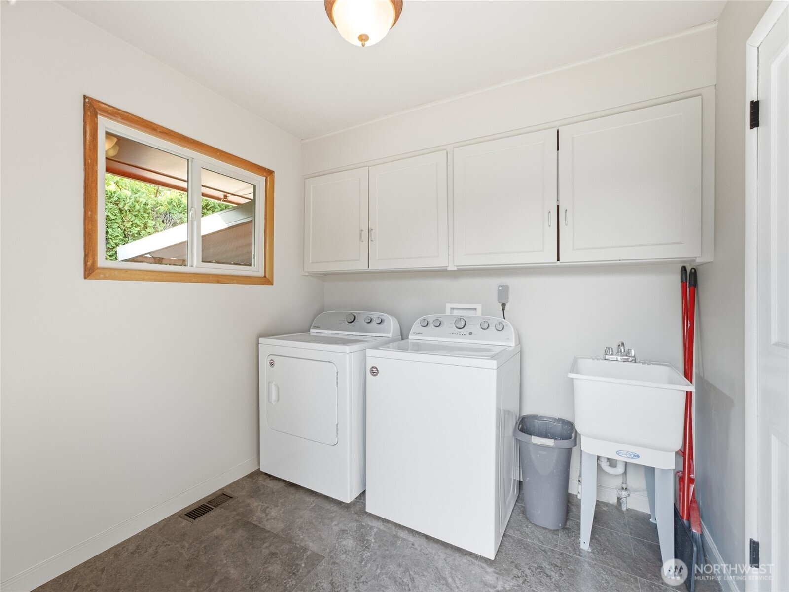 567 Dayton Avenue Property Photo 32