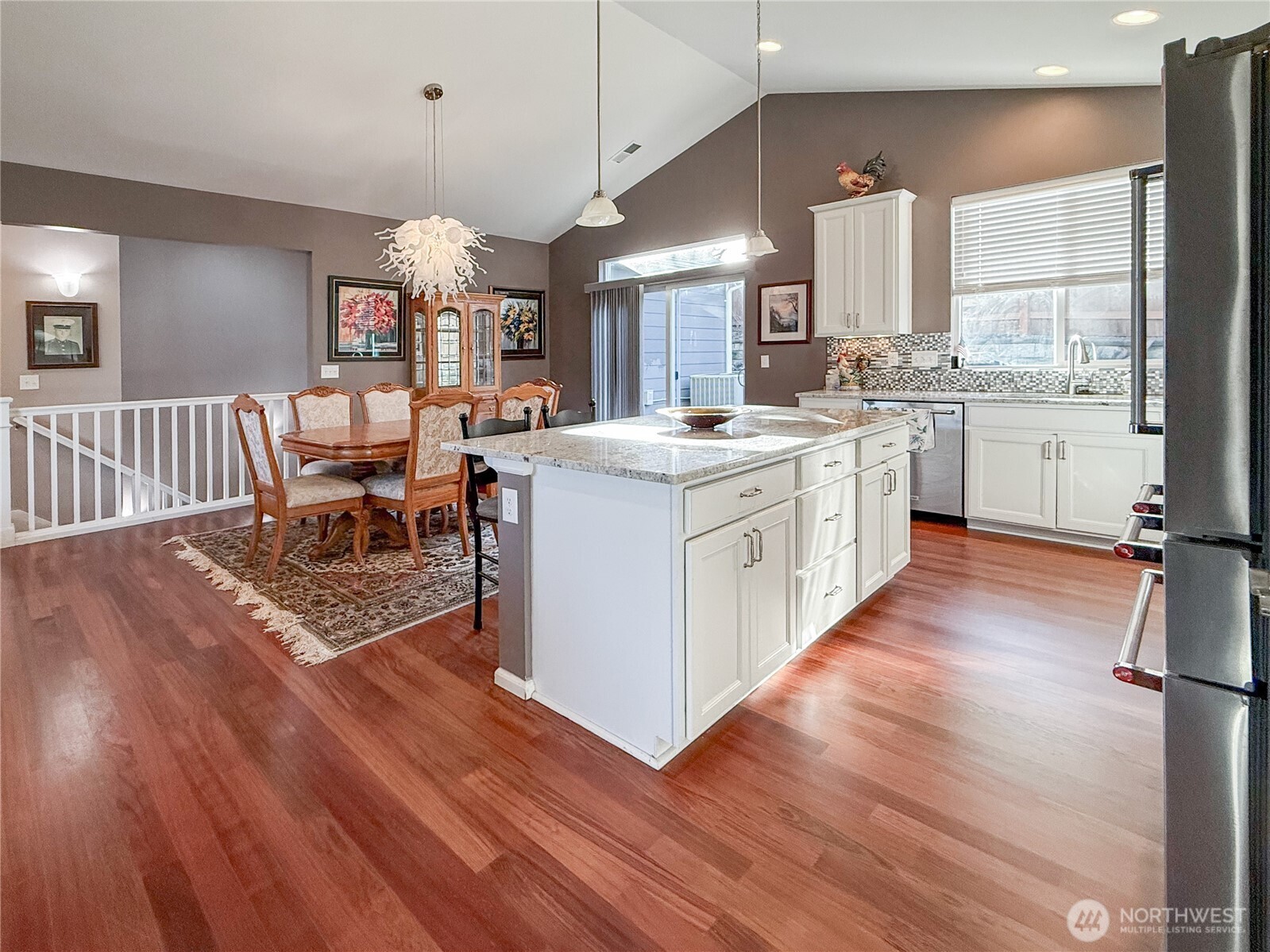 4541 E Broadway Street Property Photo 9