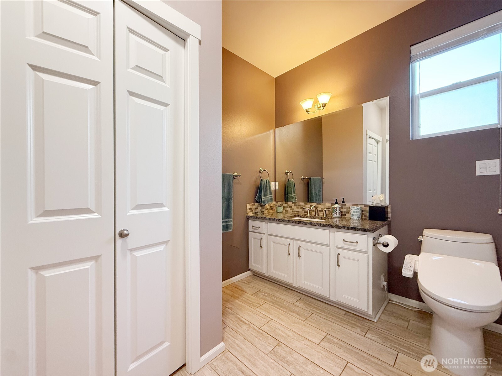 4541 E Broadway Street Property Photo 13