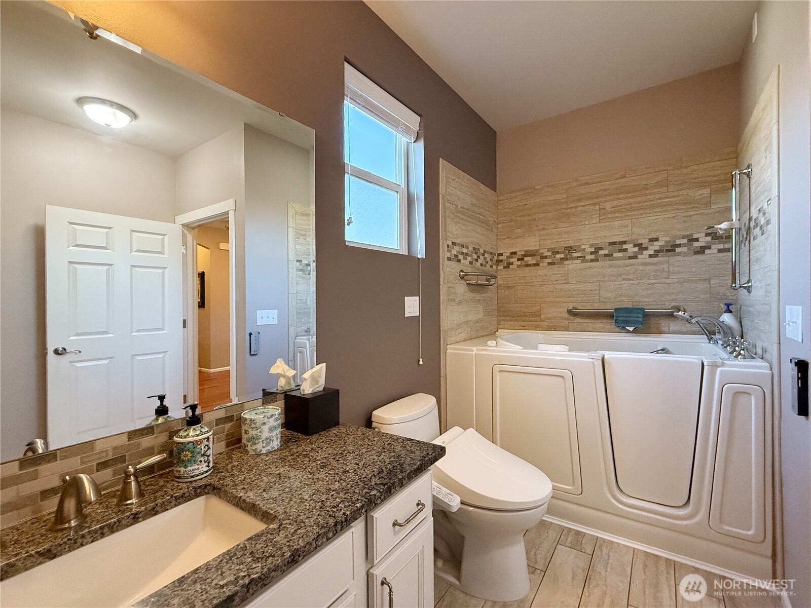 4541 E Broadway Street Property Photo 14