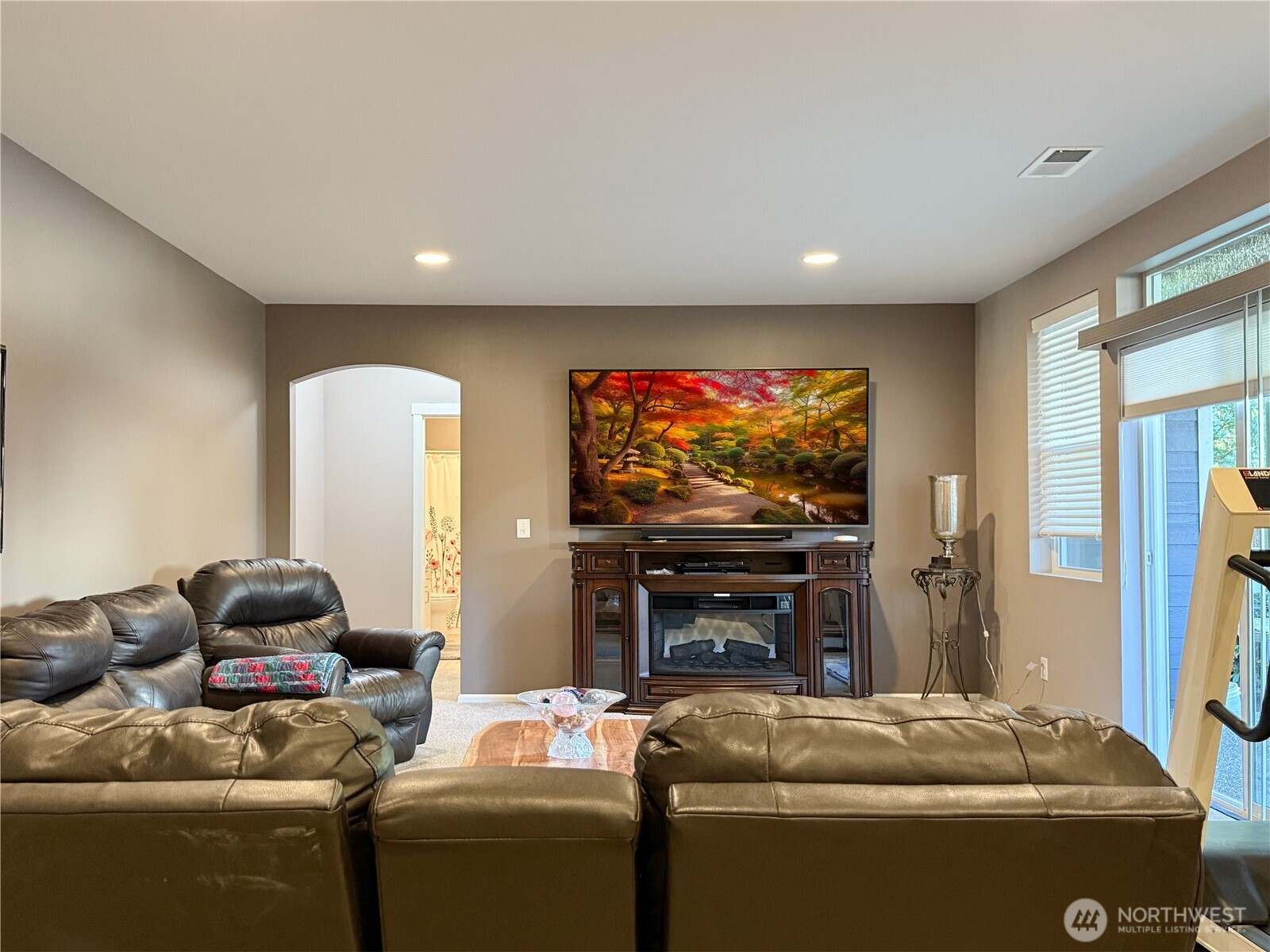 4541 E Broadway Street Property Photo 24