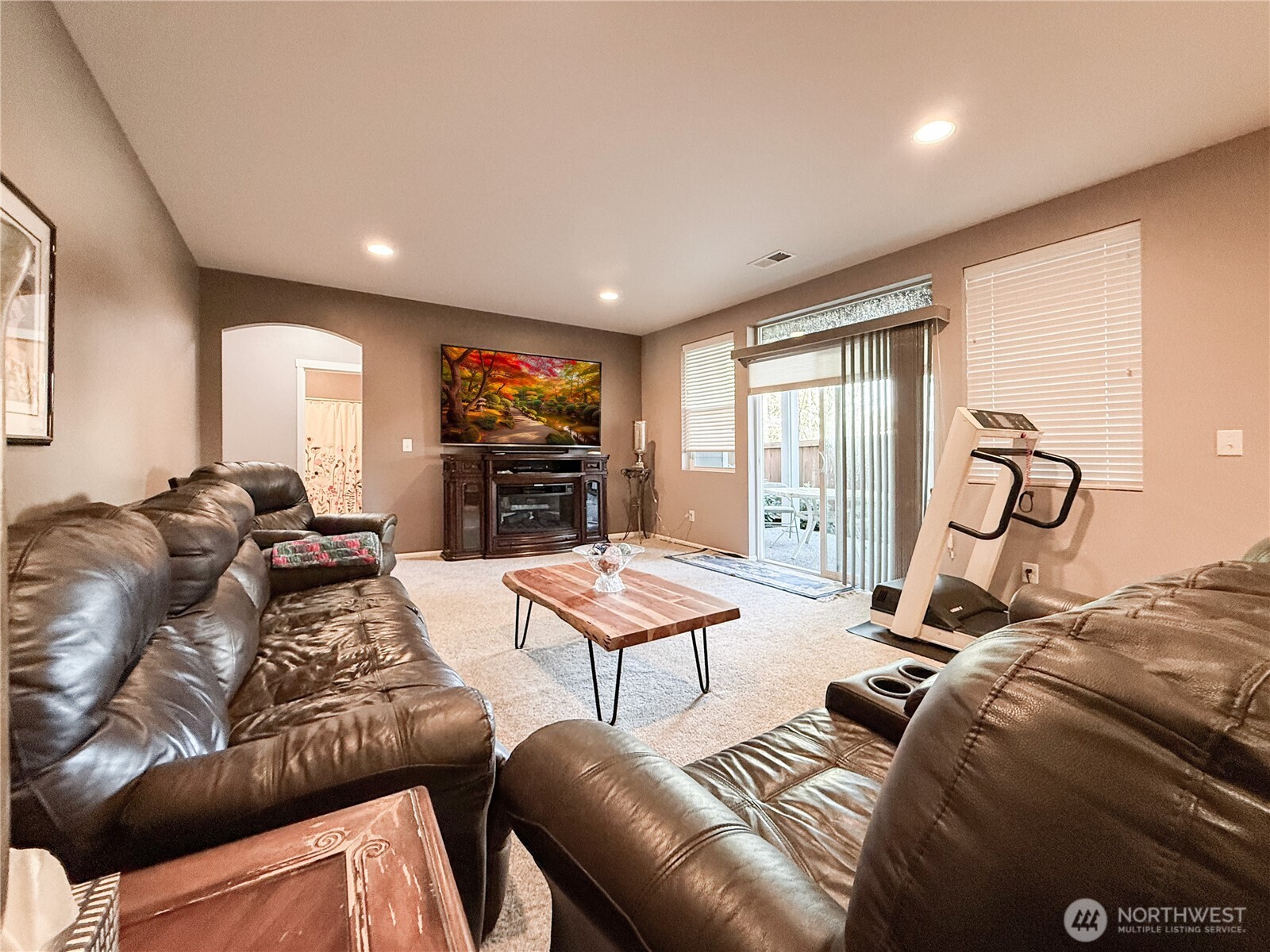 4541 E Broadway Street Property Photo 25