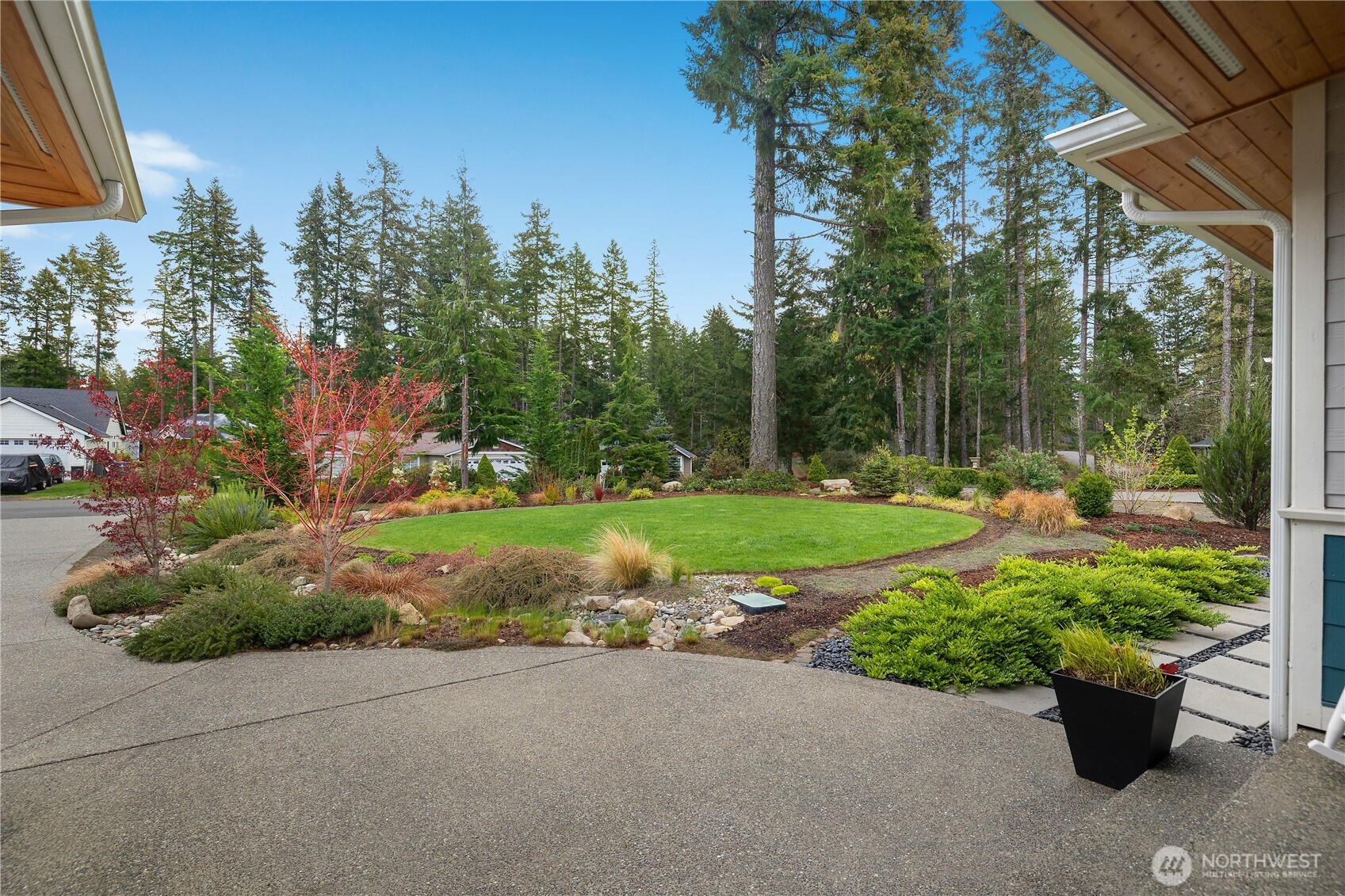 111 E Country Club Drive Property Photo 6