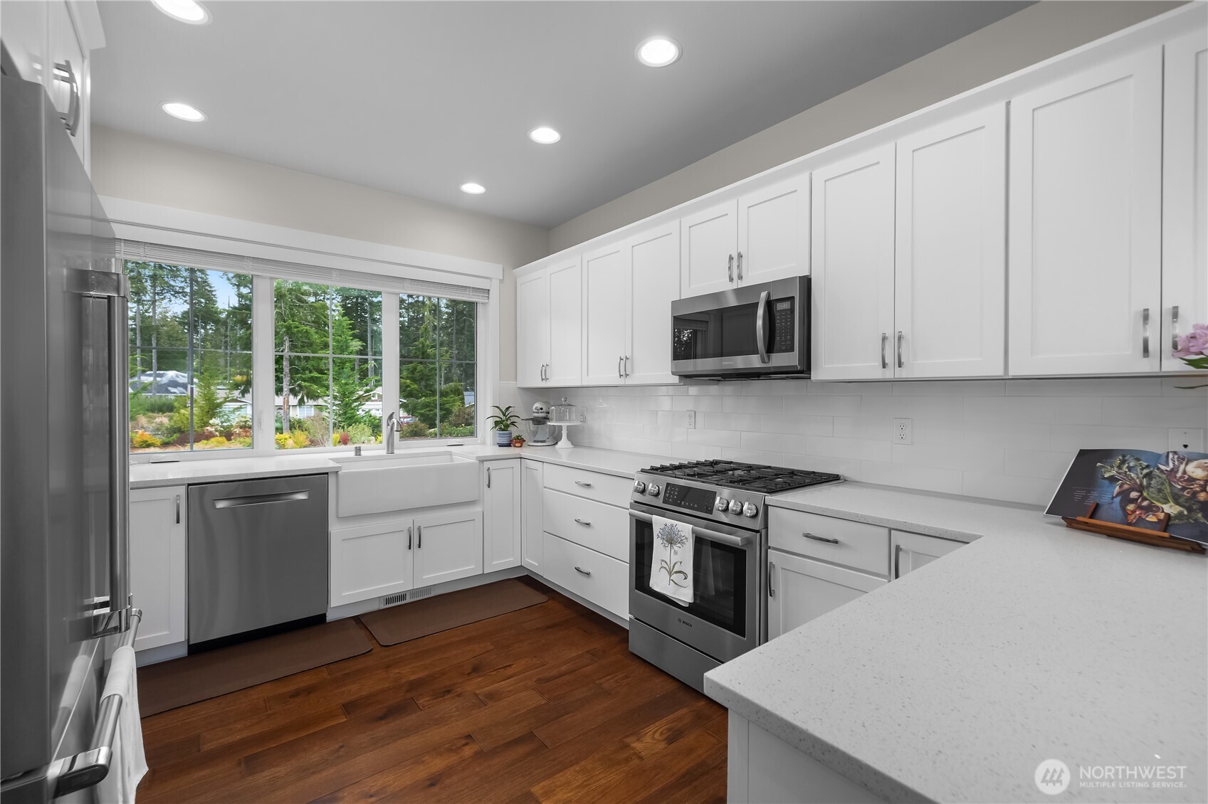 111 E Country Club Drive Property Photo 18