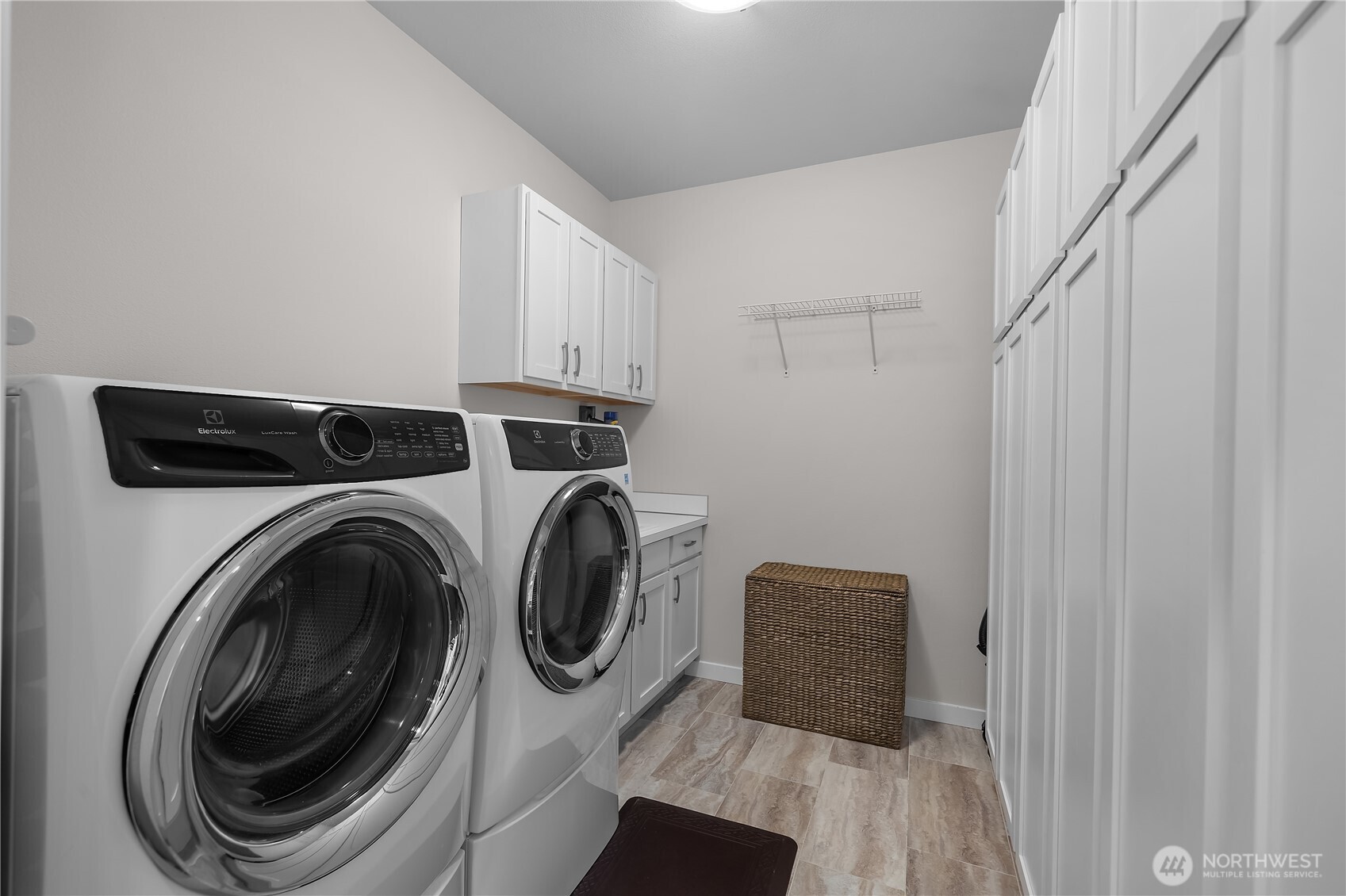 111 E Country Club Drive Property Photo 22
