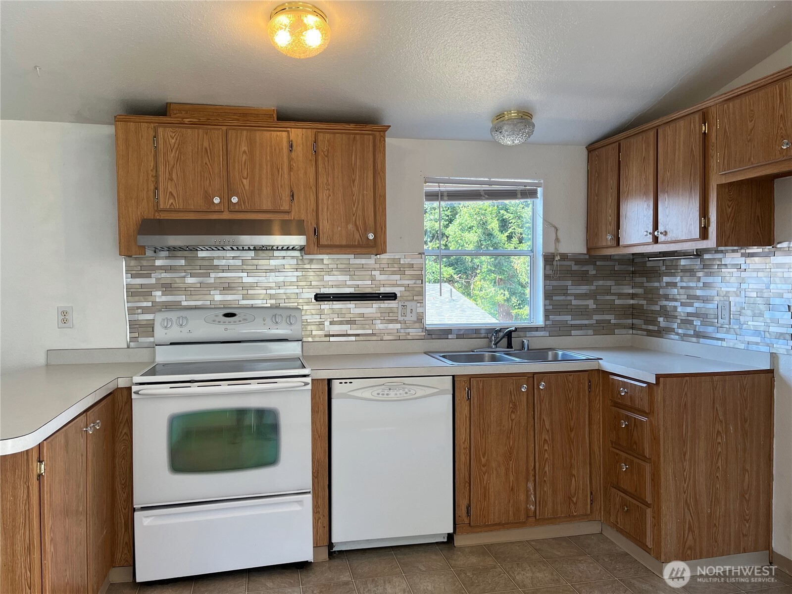 23811 101st Avenue 16 Property Photo 2
