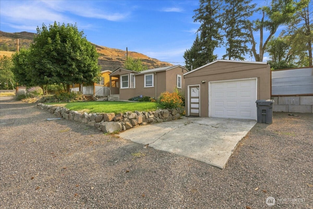 810 Spokane Way Property Photo 6