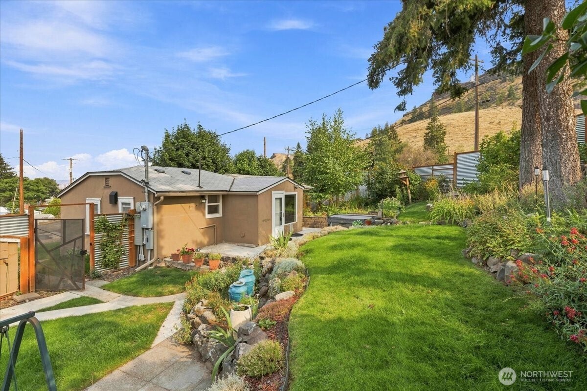 810 Spokane Way Property Photo 13