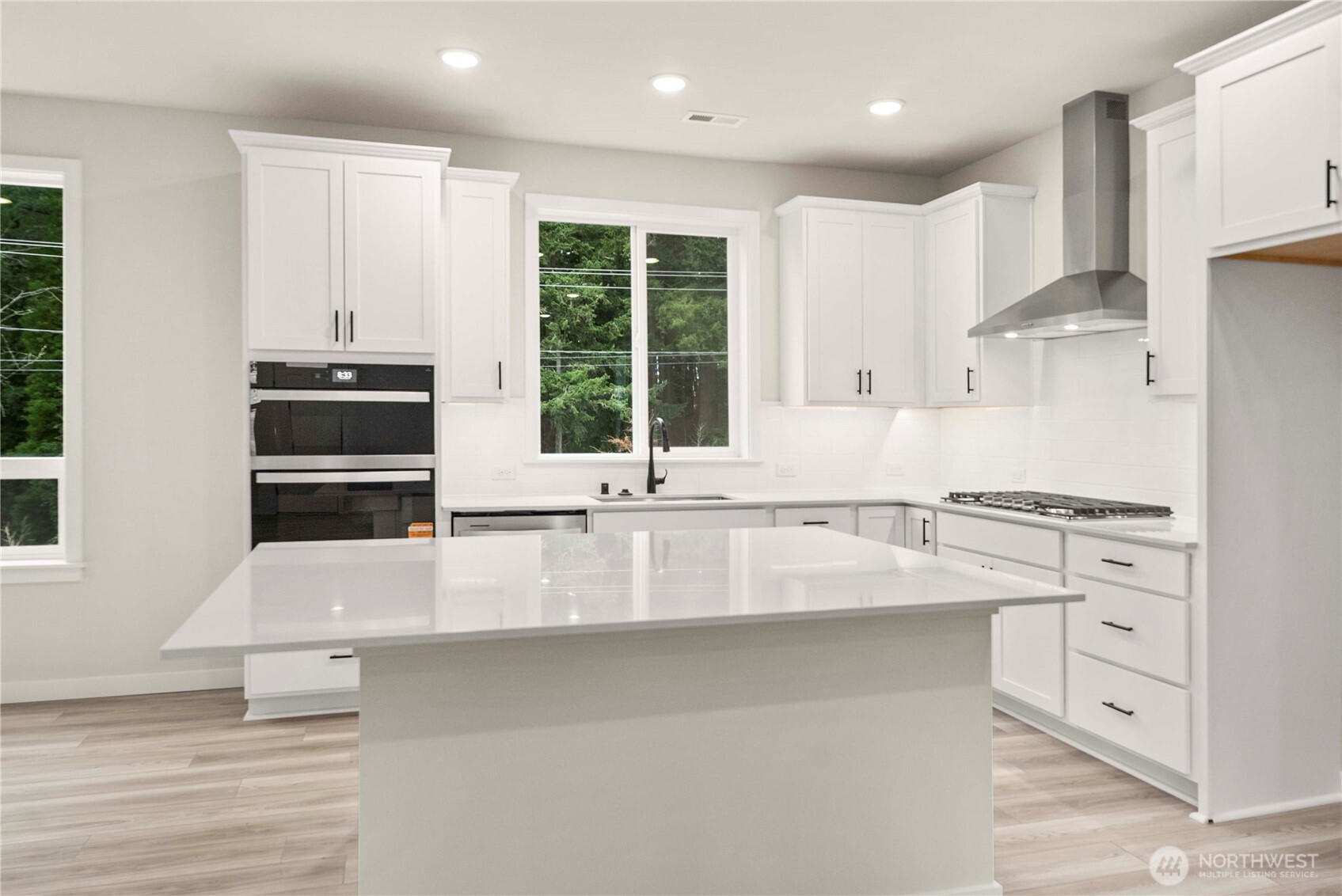 3926 Flat Top Drive Property Photo 4