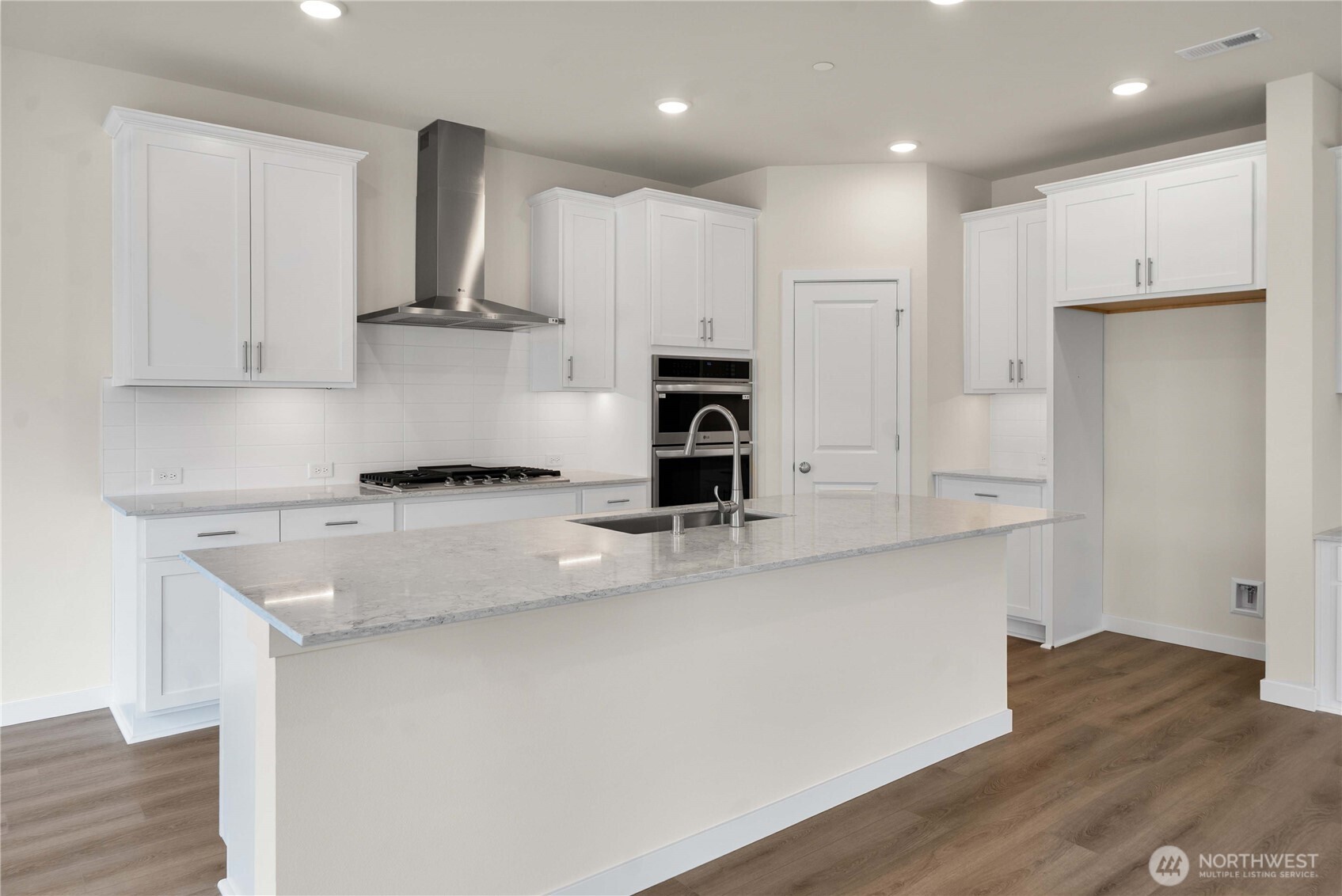 3951 Flat Top Drive Property Photo 8