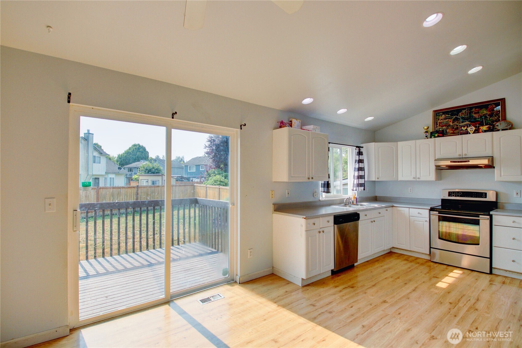 15355 Heintz Avenue Property Photo 5