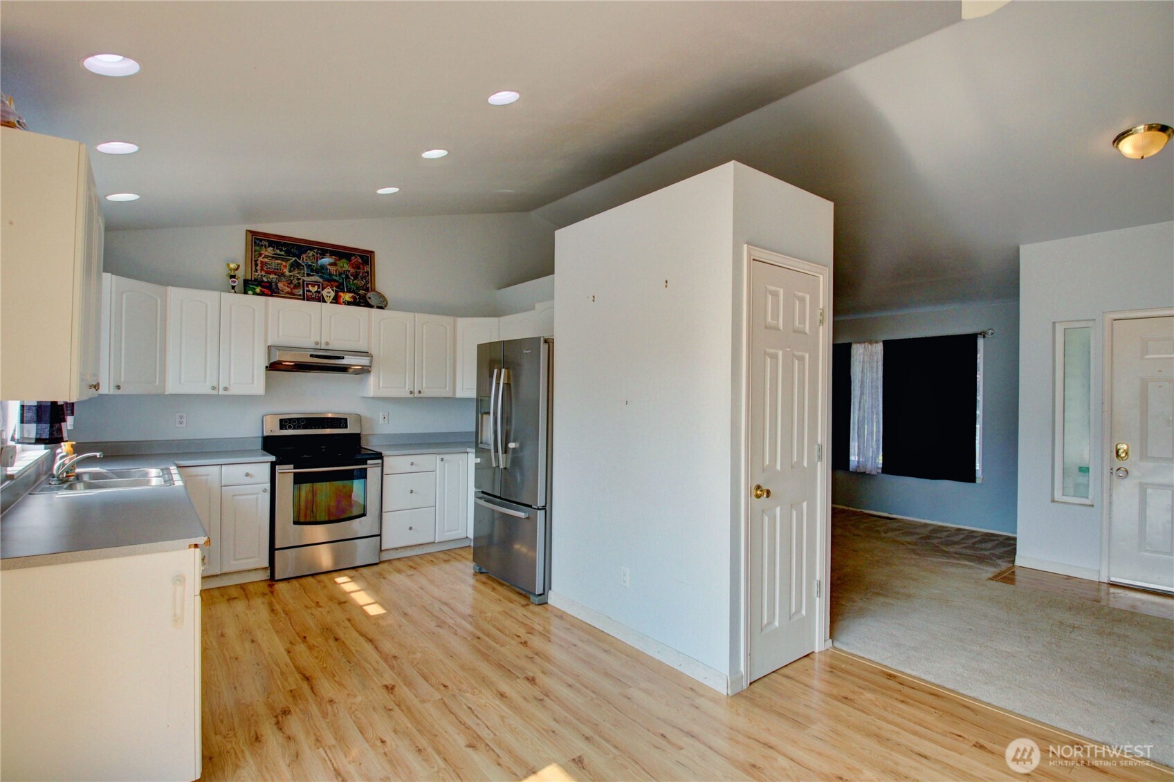15355 Heintz Avenue Property Photo 6