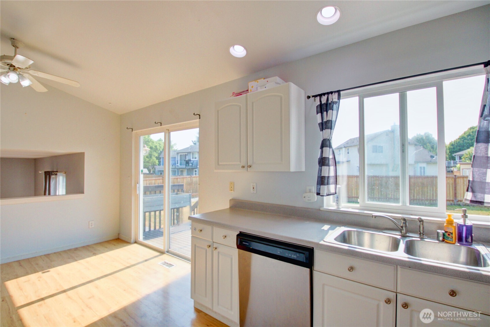 15355 Heintz Avenue Property Photo 8